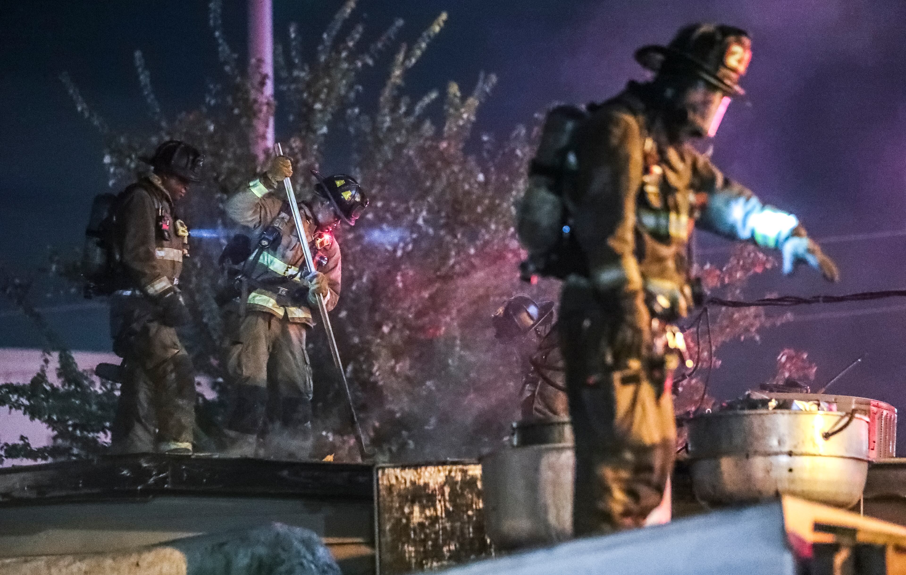 Fire broke out at the Buckhead Tin Lizzy’s Cantina on Tuesday morning, Sept. 20, 2022, sending huge flames shooting high above the roofline. Firefighters were called to the Piedmont Road restaurant shortly before 6 a.m. and were able to extinguish the bulk of the flames in the first five minutes, according to Atlanta fire Battalion Chief Quincey Watts. (John Spink / John.Spink@ajc.com)
