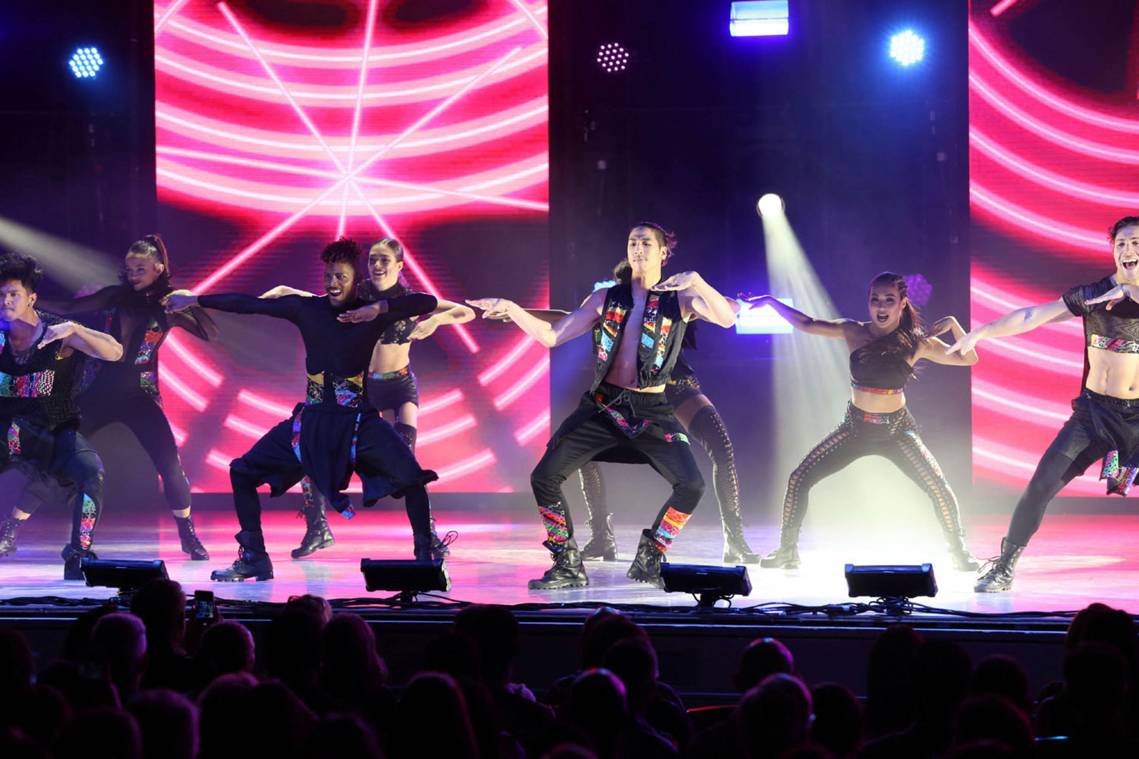 The So You Think You Can Dance Season 14 tour entertained a nearly full Cobb Energy Centre on Thursday, October 26, 2017. This year's Top 10 dancers are Robert Green, Logan Hernandez, Lex Ishimoto, Koine Iwasaki, Dassy Lee, Kaylee Millis, Kiki Nyemchek, Taylor Sieve, Sydney Tormey and Mark Villaver, plus All-Stars Jasmine Harper and Marko Germar.
Robb Cohen Photography & Video /RobbsPhotos.com