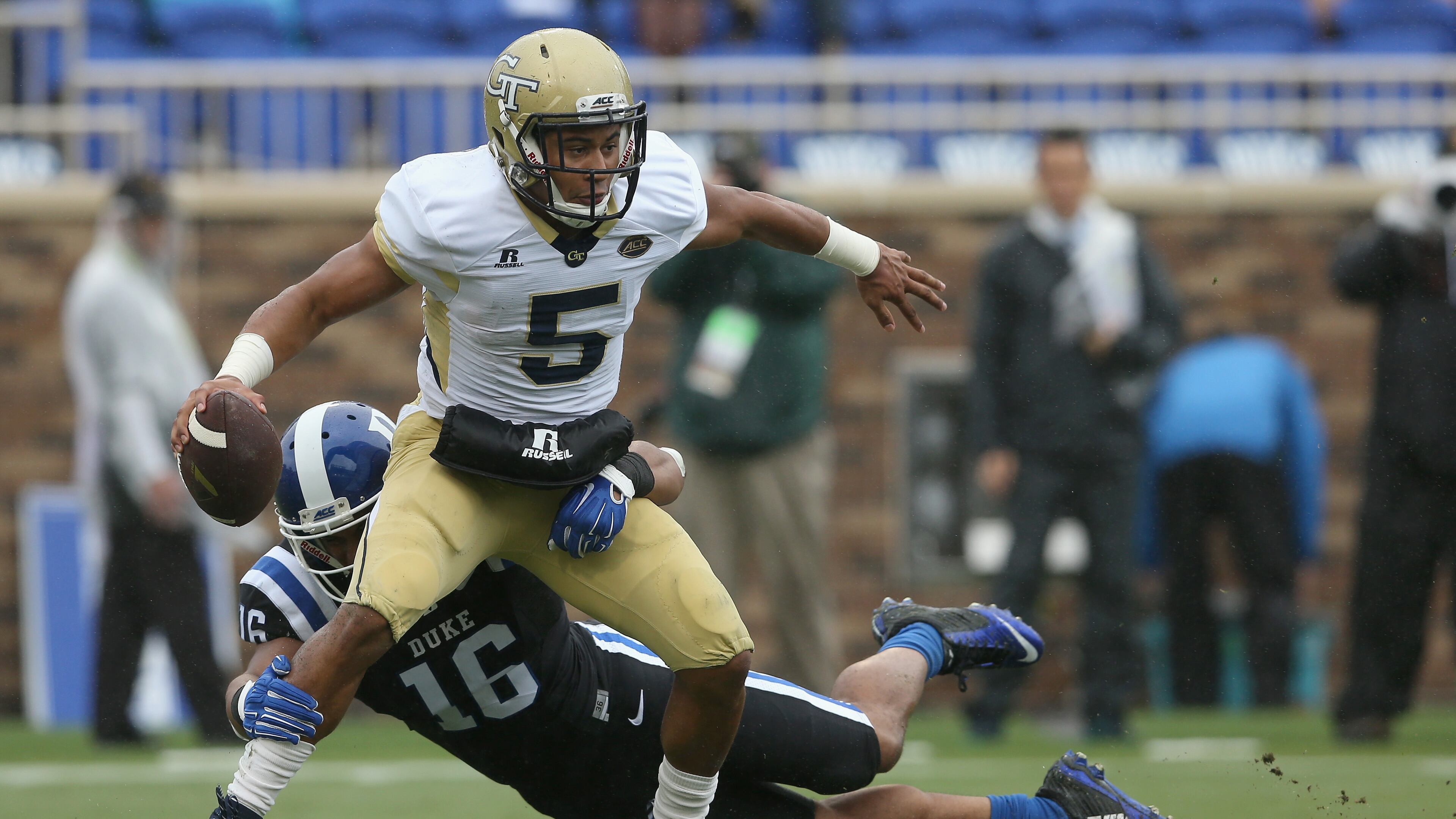 DURHAM, NC - SEPTEMBER 26: Jeremy Cash #16 of the Duke Blue Devils sacks Justin Thomas #5 of the Georgia Tech Yellow Jackets during their game at Wallace Wade Stadium on September 26, 2015 in Durham, North Carolina. (Photo by Streeter Lecka/Getty Images)