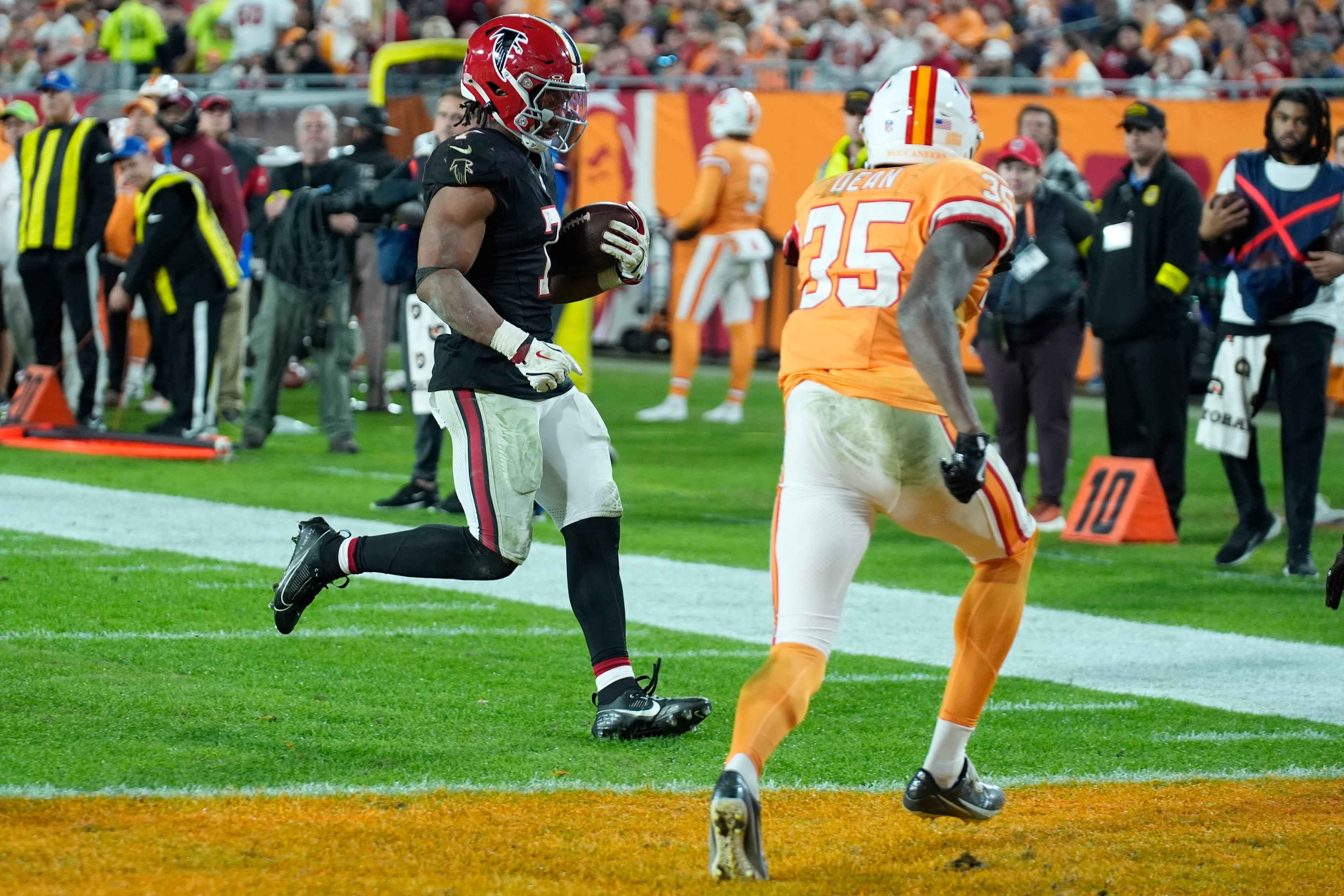 Atlanta Falcons running back Bijan Robinson (7) runs into the end zone for a touchdown against the Tampa Bay Buccaneers during the second half of an NFL football game, Thursday, Dec. 11, 2025, in Tampa, Fla. (AP Photo/Chris O'Meara)