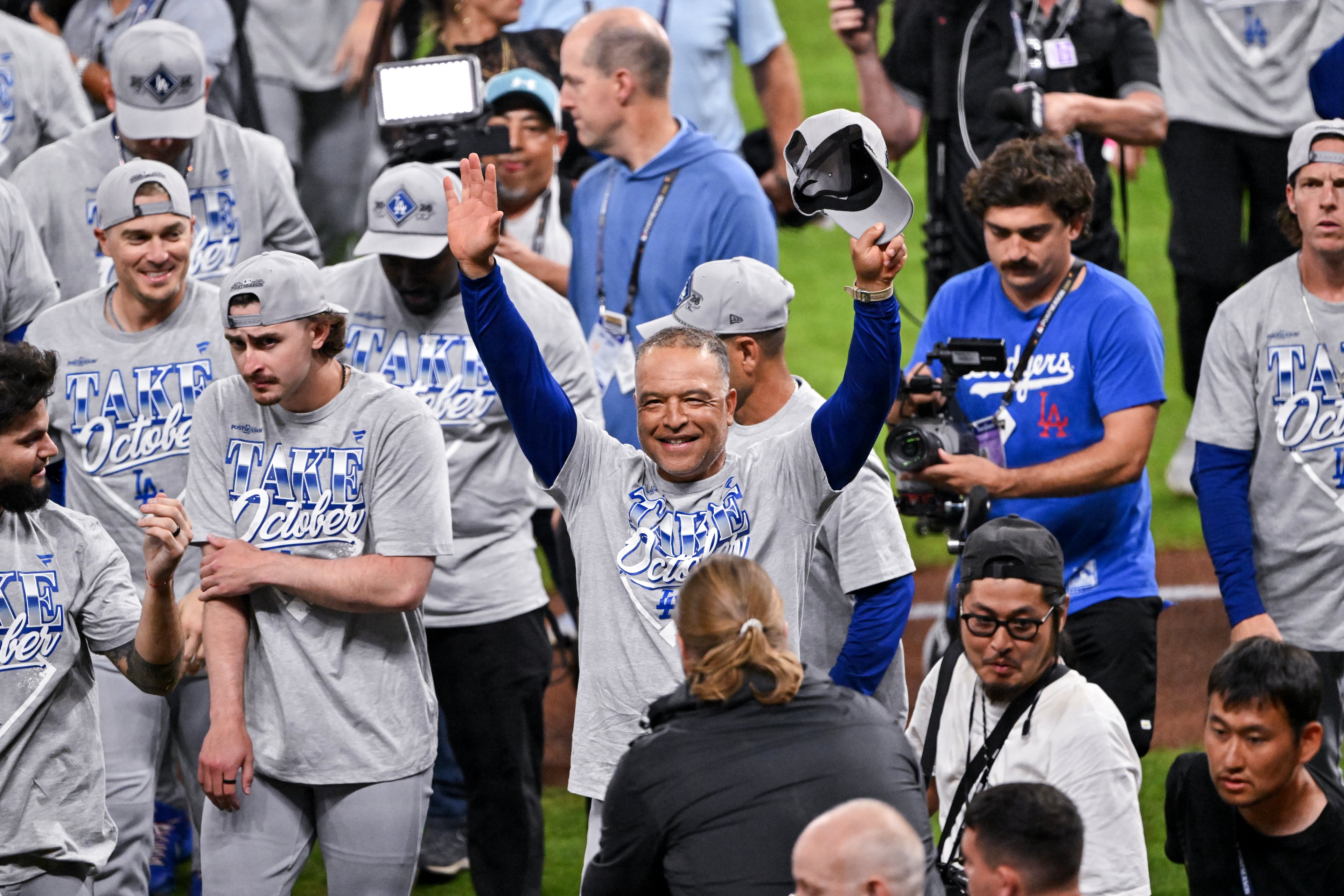 Los Angeles Dodgers manager Dave Roberts (30) celebrates with the team after defeating the Atlanta Braves in Game 4 of the MLB National League Division Series between the Atlanta Braves and the Los Angeles Dodgers, Wednesday, Oct. 7, 2026, in Atlanta. The Dodgers defeated the Braves 3 games to 1. (Hyosub Shin/AJC)