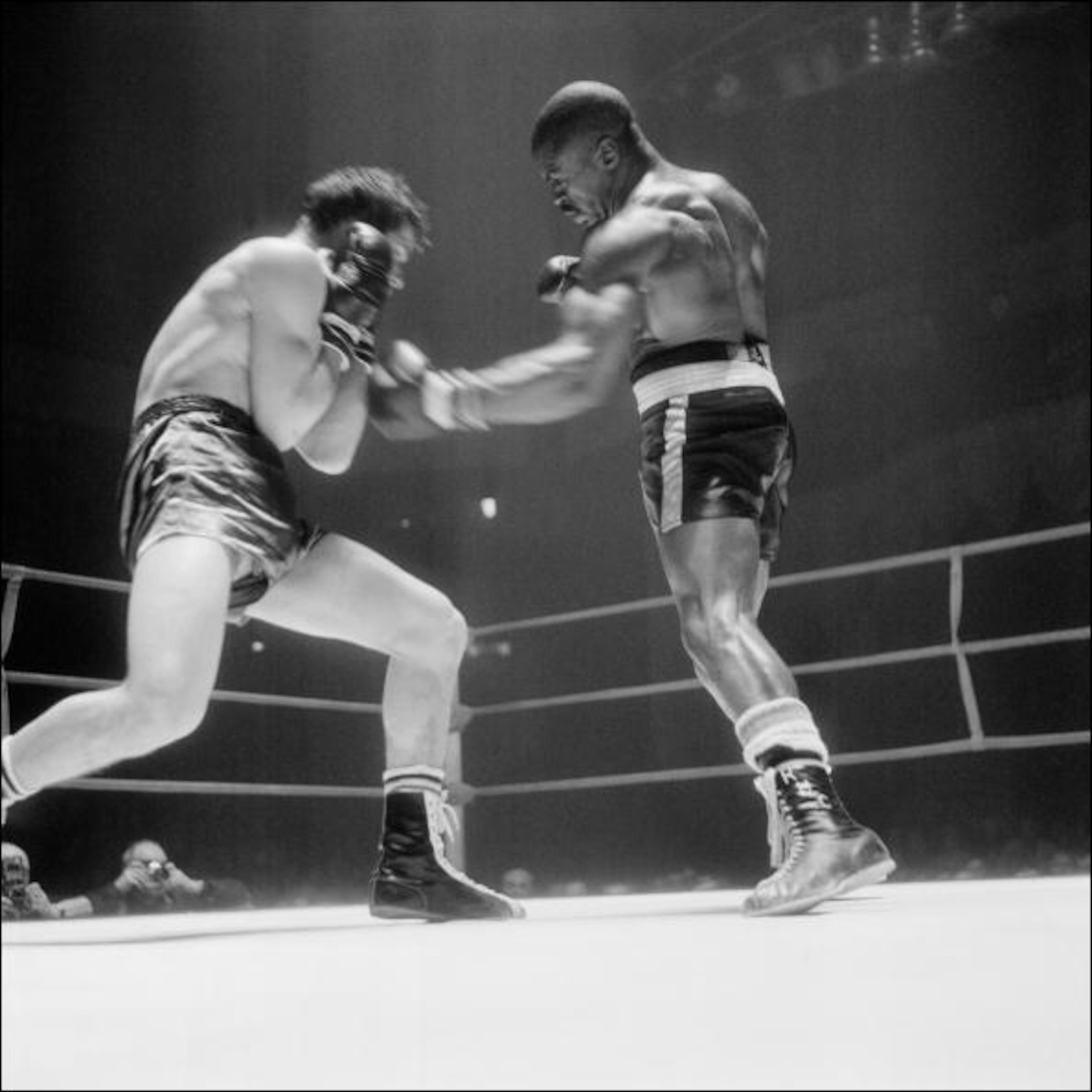 PARIS, FRANCE: US Rubin Carter (R) lands a punch on Fabio Bettini of Italy during their international middleweight match in Paris, 22 February 1965. Carter beat Bettini by knockout in the 10th round. (Photo credit should read AFP/AFP/Getty Images)