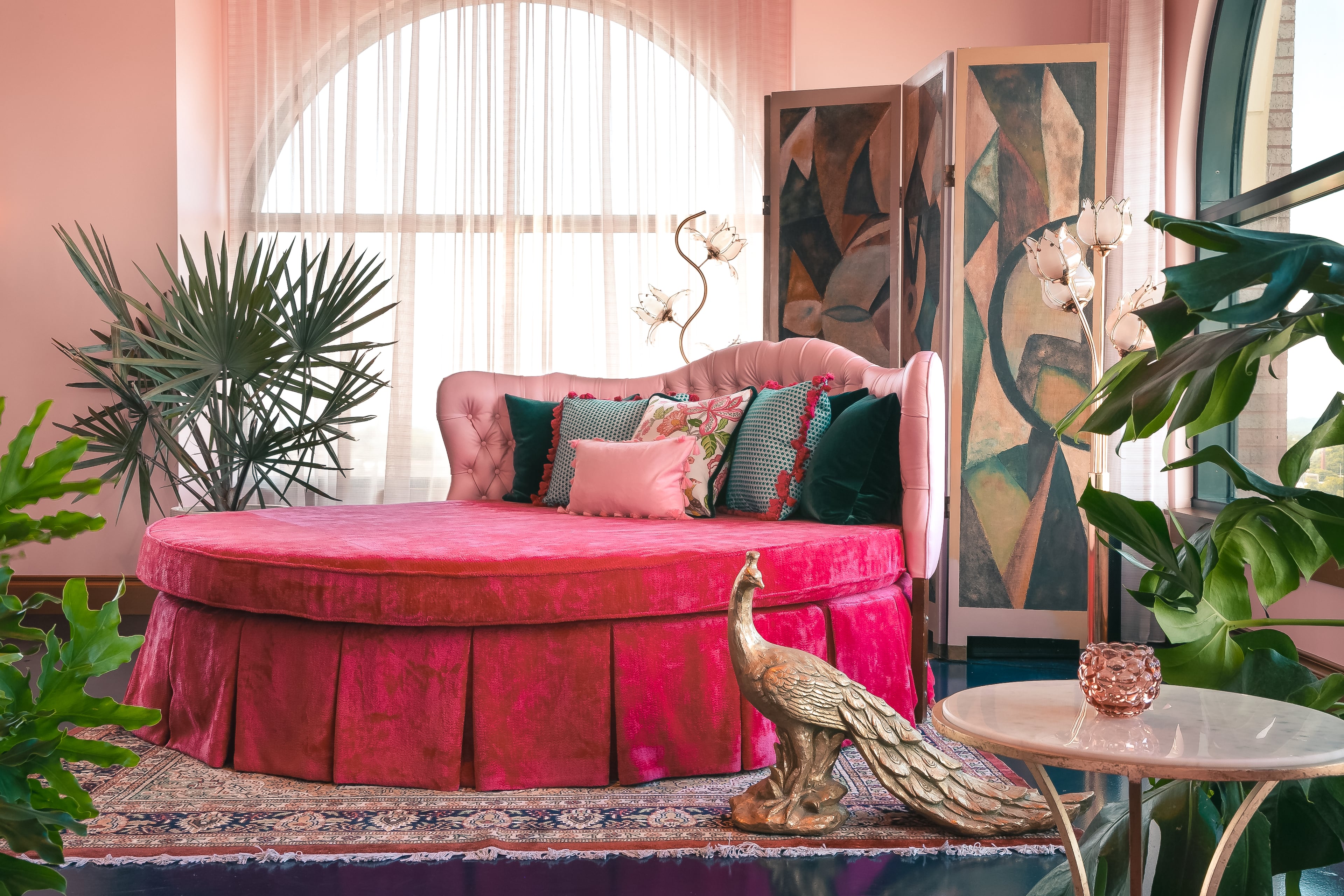 A new Dolly Parton-inspired rooftop bar in Nashville. The new spot sits atop The Graduate hotel in music city. Named in honor of a Parton album, White Limozeen, is now open to the public.