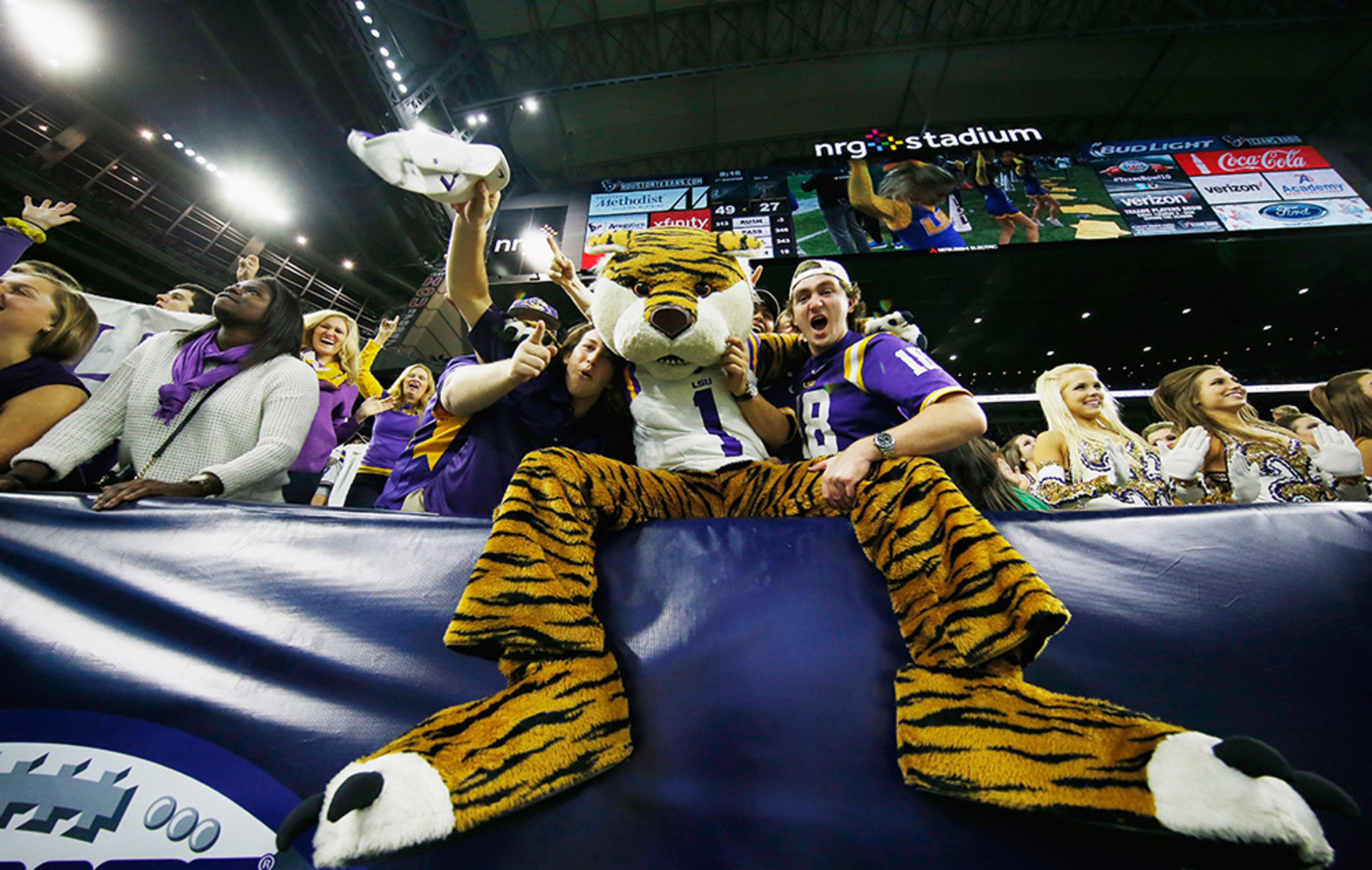 25. LSU (AP, No. 5) - These cats more like dogs.