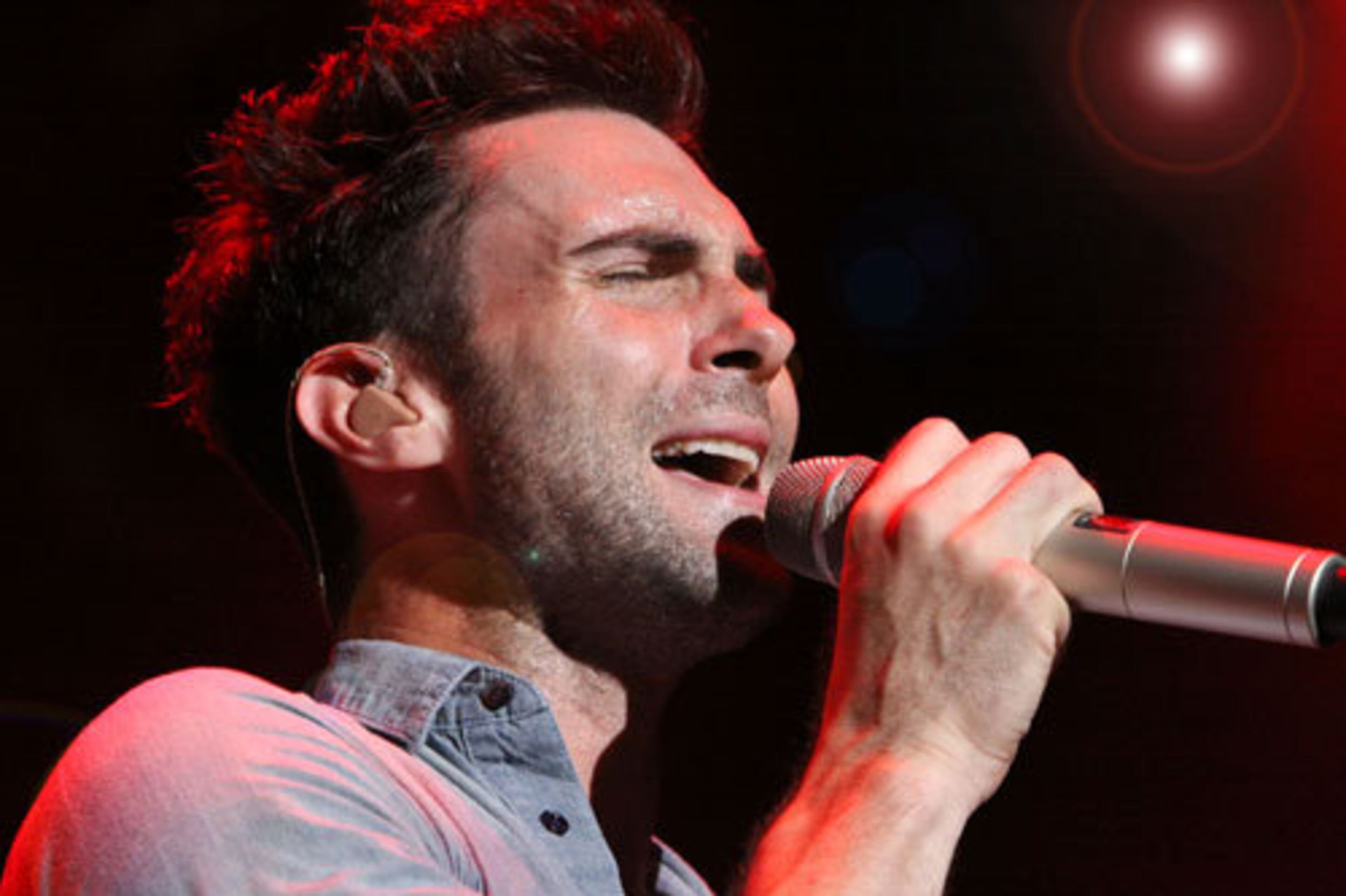 Adam Levine performs for the sold out crowd.