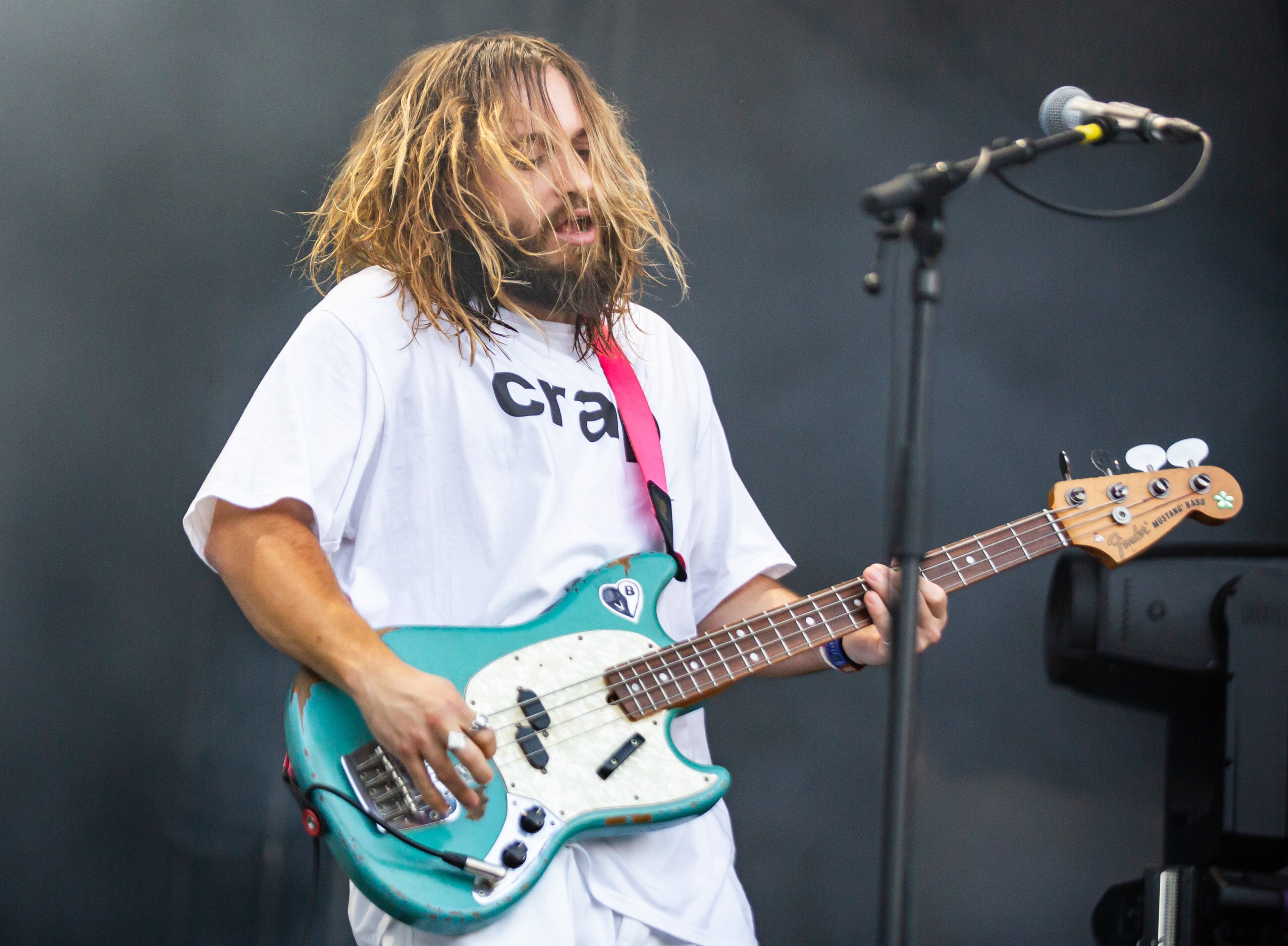 Atlanta, Ga. — British indie rockers Wet Leg drew a huge crowd on Sunday evening, Sept. 21, 2025, at Piedmont Park. Lead singer Rhian Teasdale showed why she’s become a standout star over the past year. (RYAN FLEISHER FOR THE ATLANTA JOURNAL-CONSTITUTION)