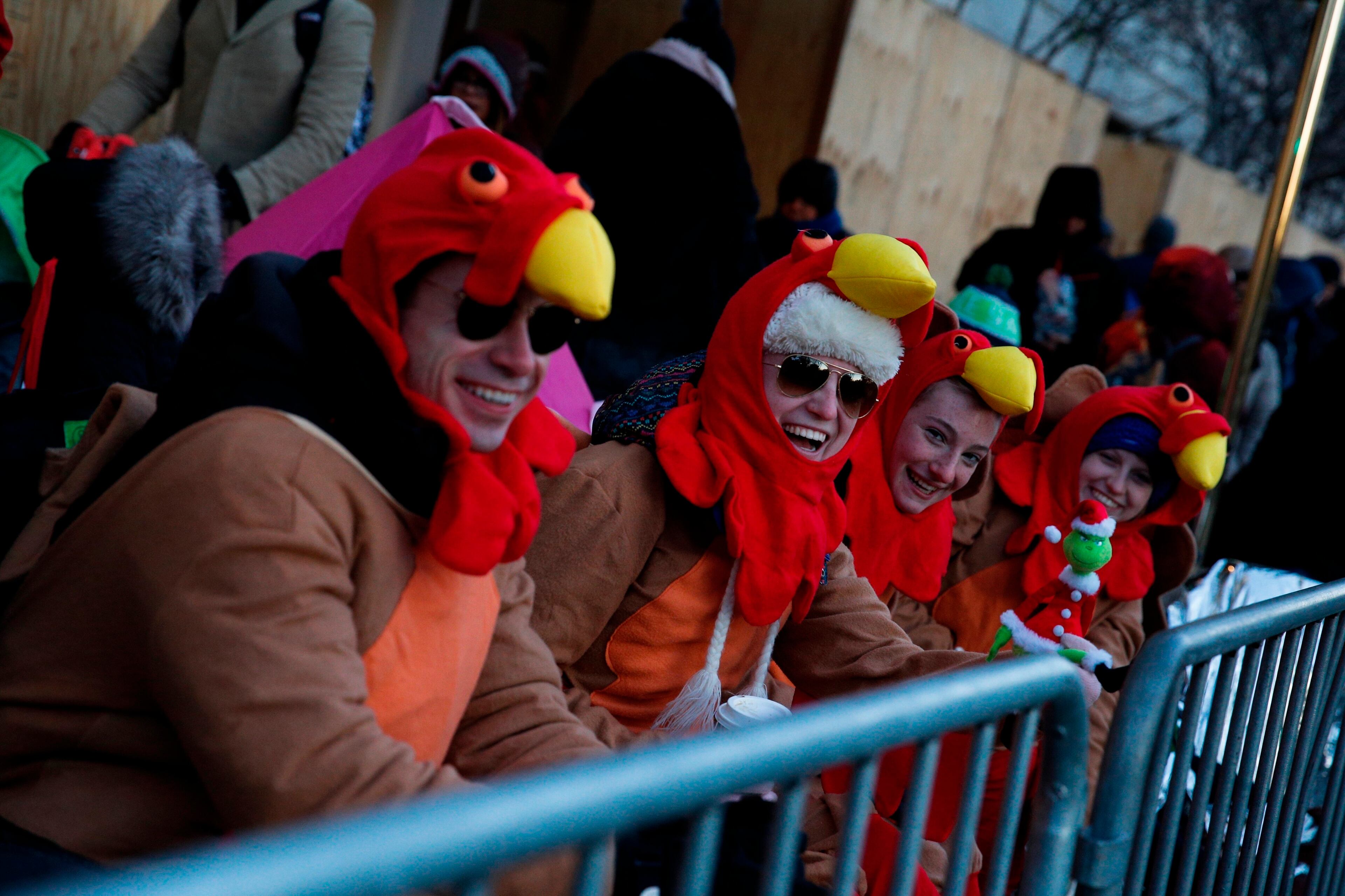 People try to stay warm before the 92nd annual Macy's Thanksgiving Day Parade in New York, Thursday, Nov. 22, 2018. (AP Photo/Eduardo Munoz Alvarez)