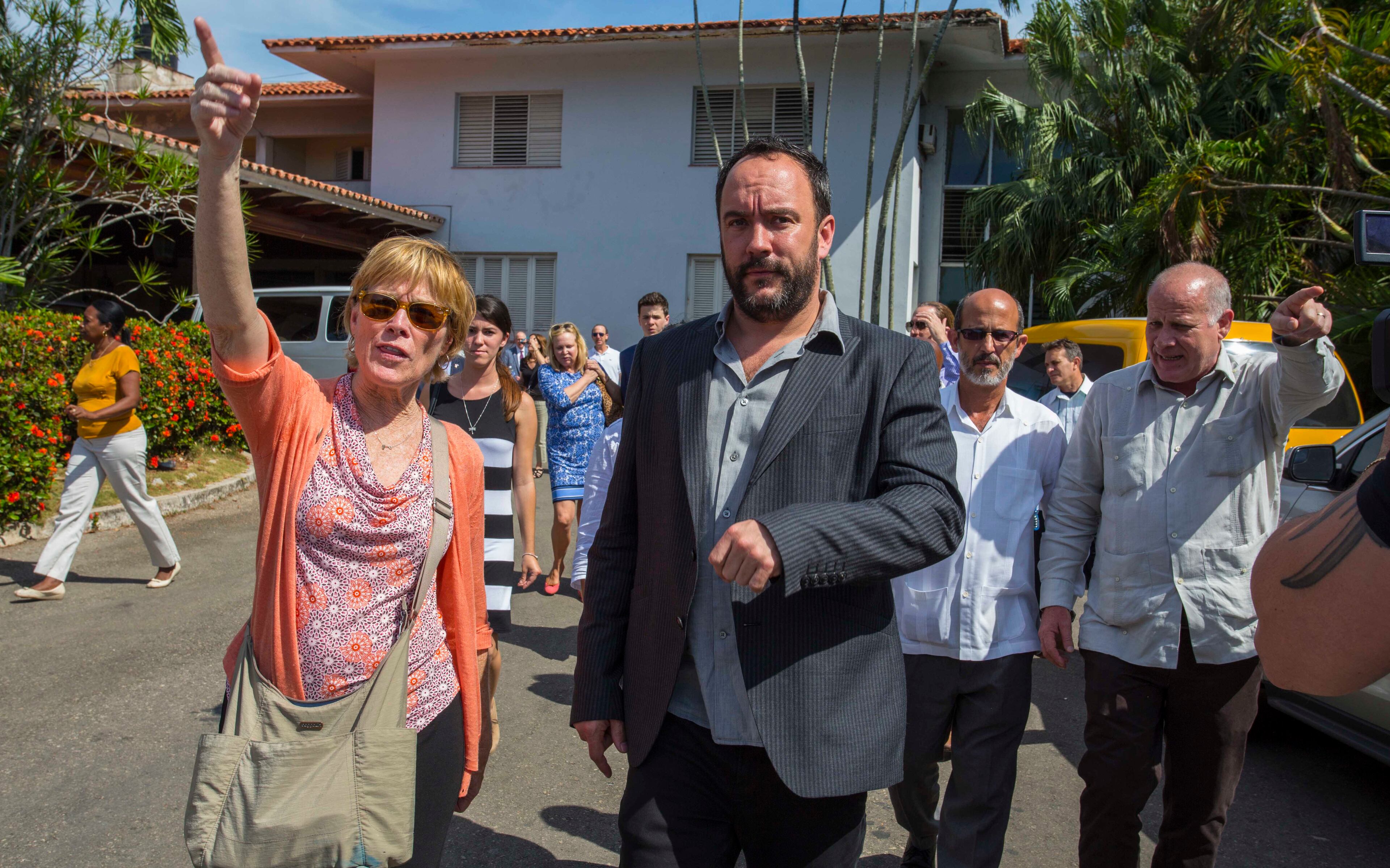 American artist Dave Matthews, center, visits the Arts Institute in Havana, Cuba, Monday, April 18, 2016. The U.S. President's Committee on Arts and the Humanities, including musicians Smokey Robinson, Usher and Dave Matthews, started a four-day visit in Cuba. (AP Photo/Desmond Boylan)
