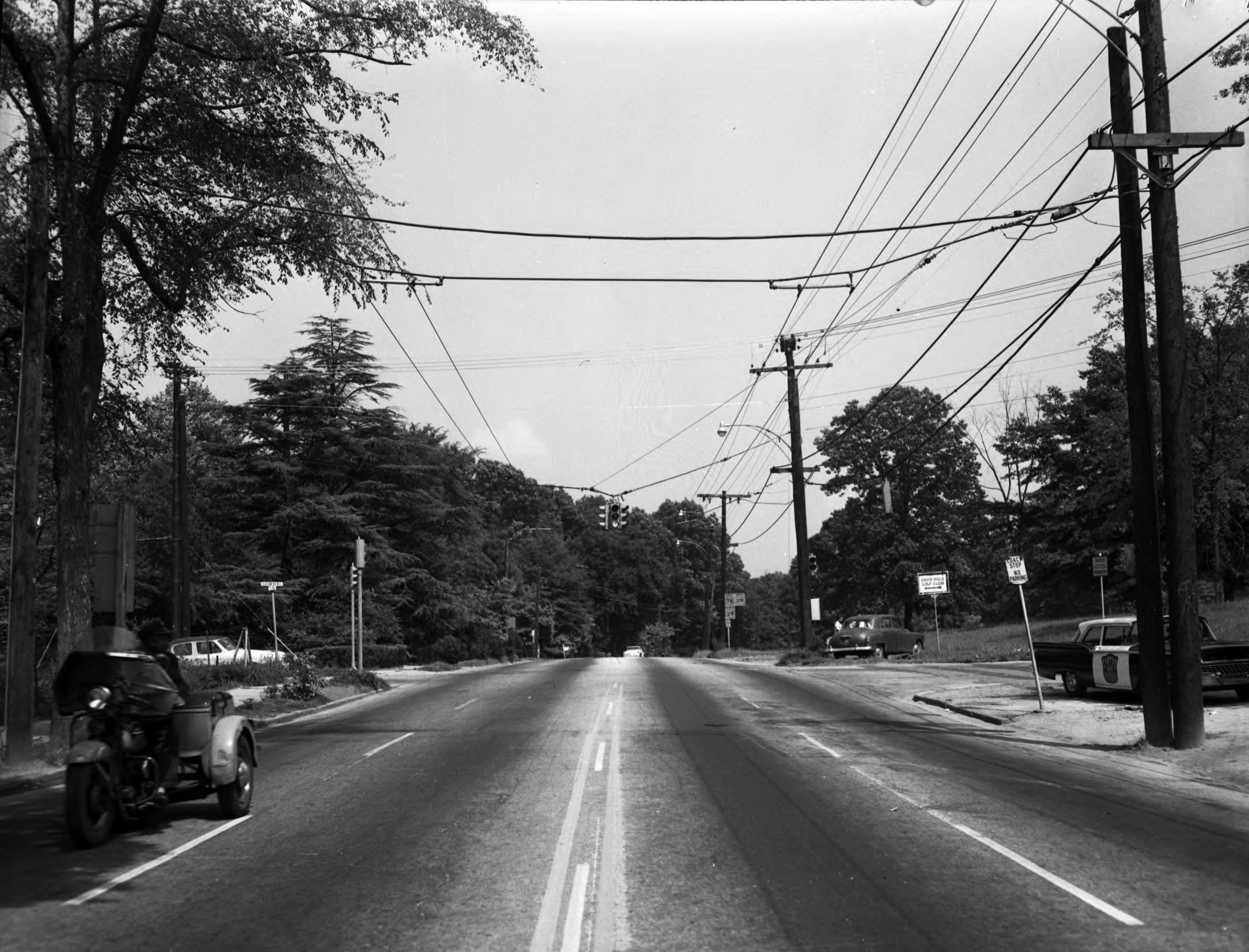 The intersection of Ponce de Leon Avenue and Clifton Road in April 1959. N07-035_01, Tracy O'Neal Photographic Collection, 1923-1975, Photographic Collection. Special Collections and Archives, Georgia State University.
