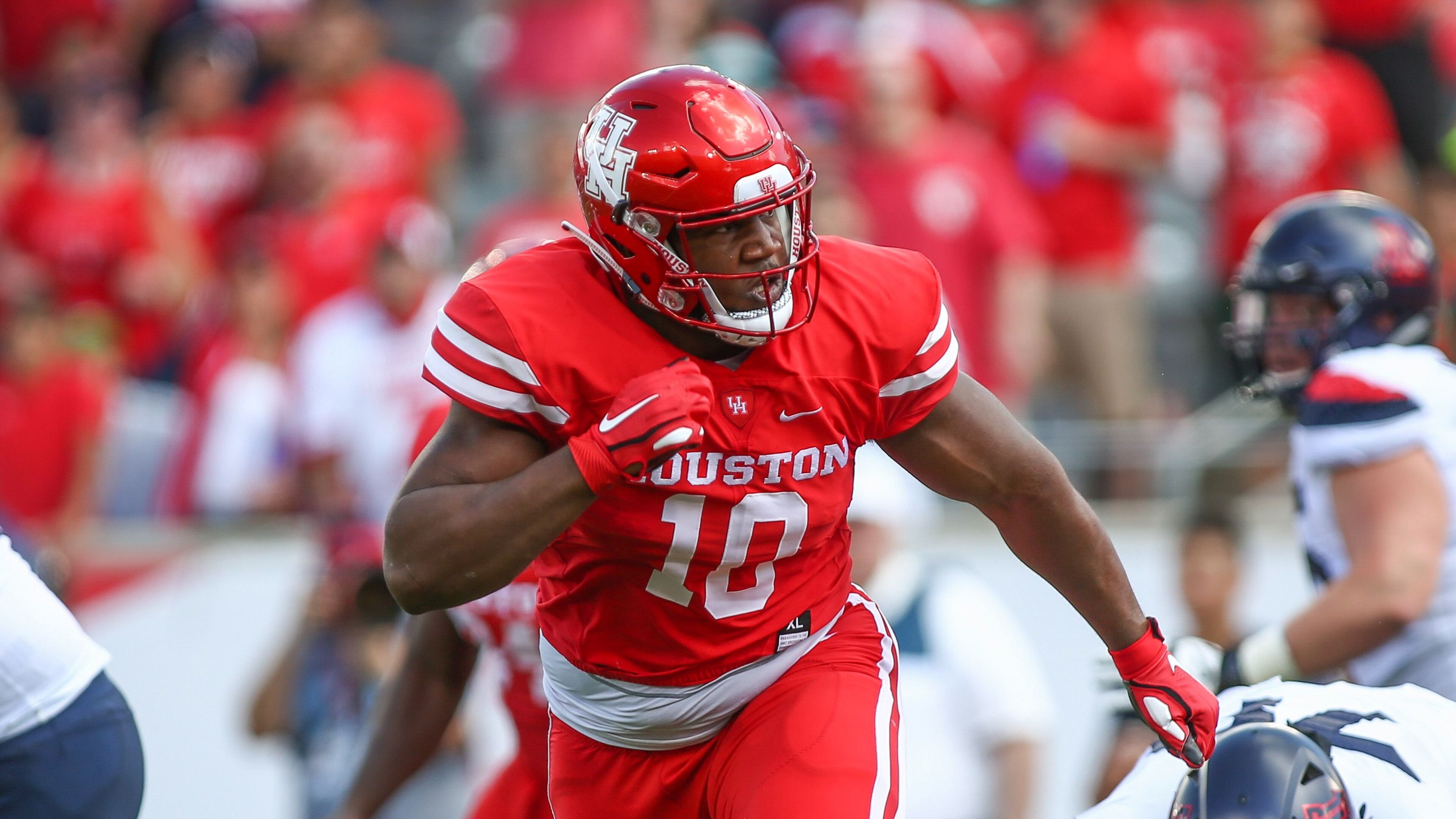 Houston defensive tackle Ed Oliver chases down a ball carrier during his team's game against Arizona.