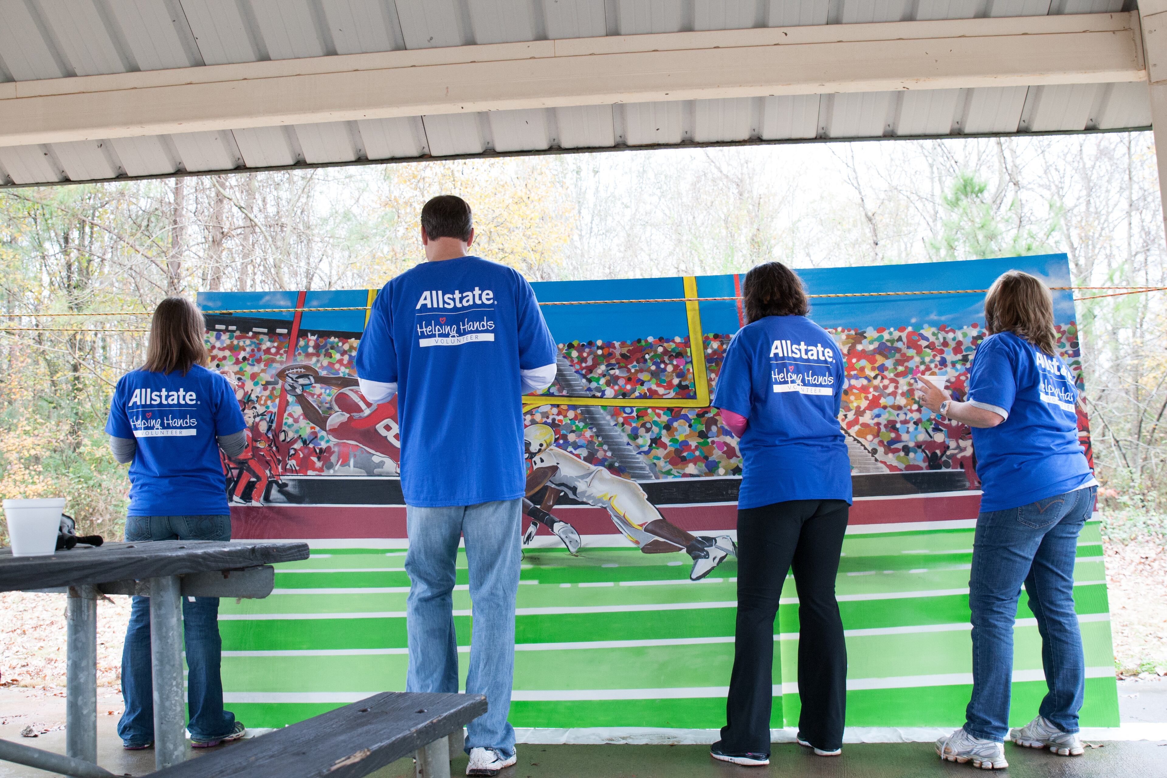 Former University of Georgia football players Matt Stinchcomb, David Greene, DJ Shockley and Jon Stinchcomb teamed up with a group of volunteers from Allstate Insurance to participate in a community service project at Gresham Park in Atlanta today for the fifth-annual Allstate SEC Good Works Day. SEC Commissioner Mike Slive was also in attendance at today’s event and spoke briefly to the volunteers before Allstate presented an $11,000 check to Park Pride to benefit Atlanta’s parks.