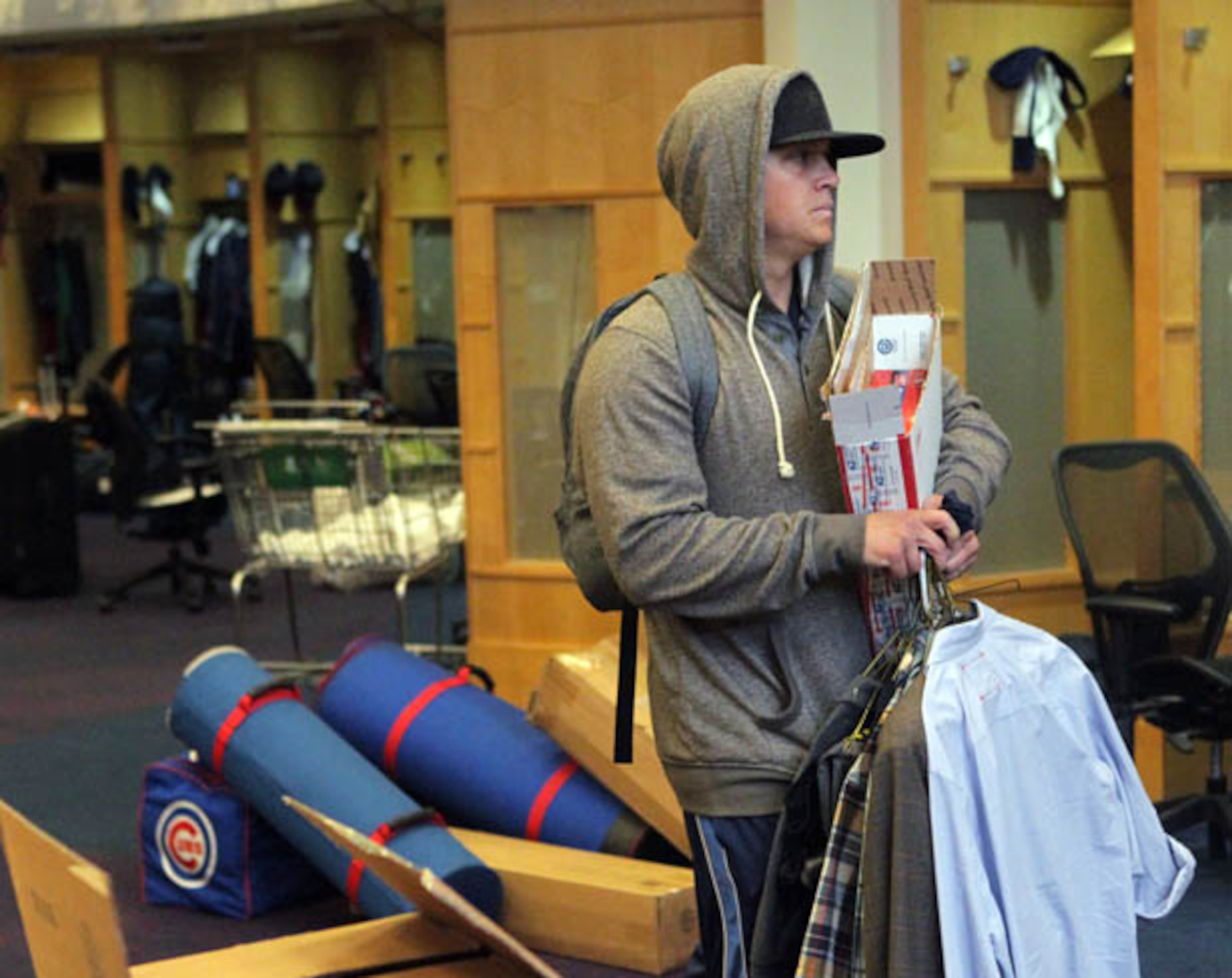 Braves pitcher Kris Medlen carries out his clothes out after cleaning out his locker.