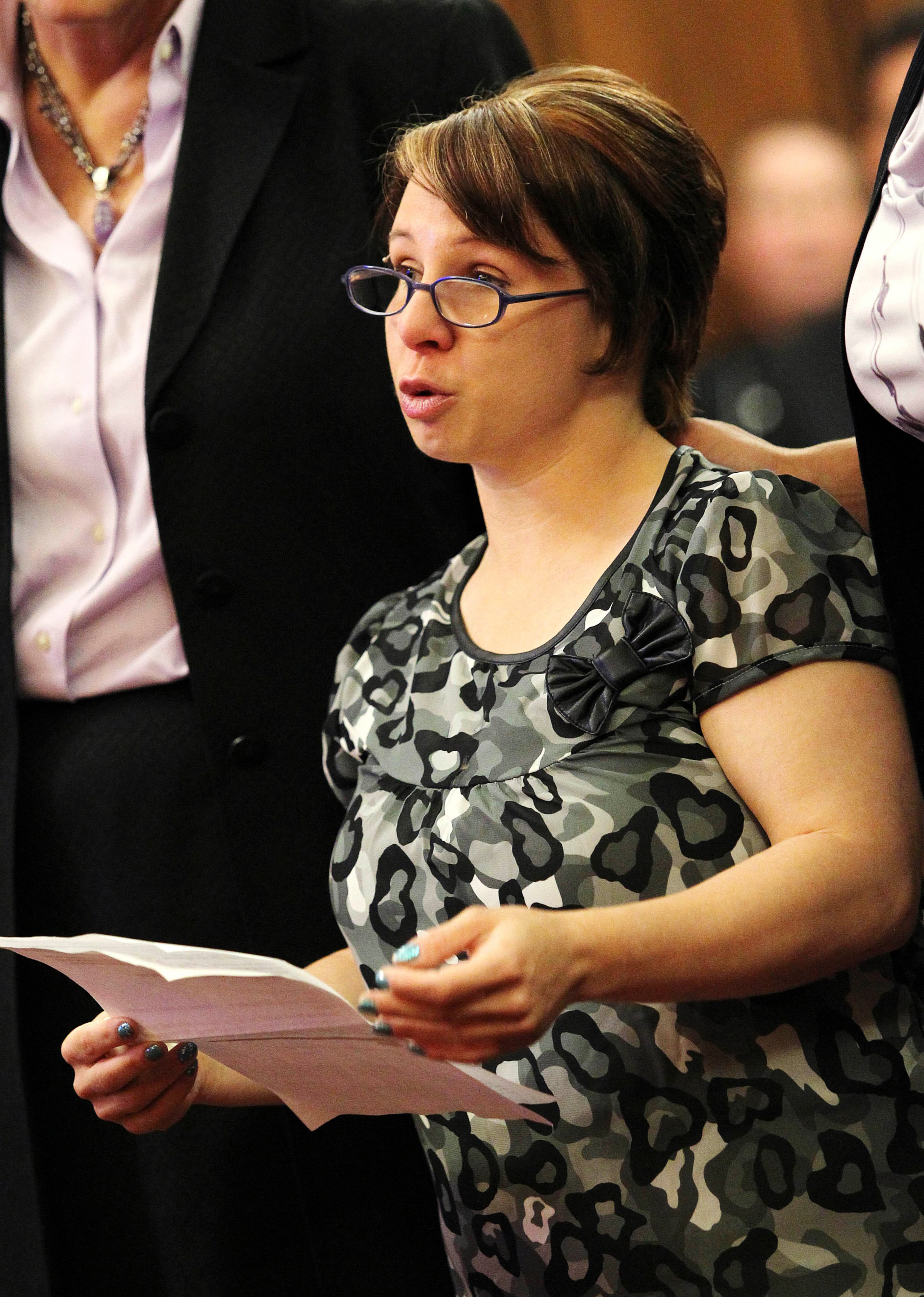 Michele Knight, one of the three kidnapped women, reads her statements during the sentencing of her accused kidnapper Ariel Castro at a court hearing in Cleveland, Ohio August 1, 2013. Three women imprisoned for a decade in a Cleveland home spoke of their abuse in person, via video or through representatives on Thursday at a court hearing where their abductor is expected to be formally sentenced to life in prison. REUTERS/Aaron Josefczyk