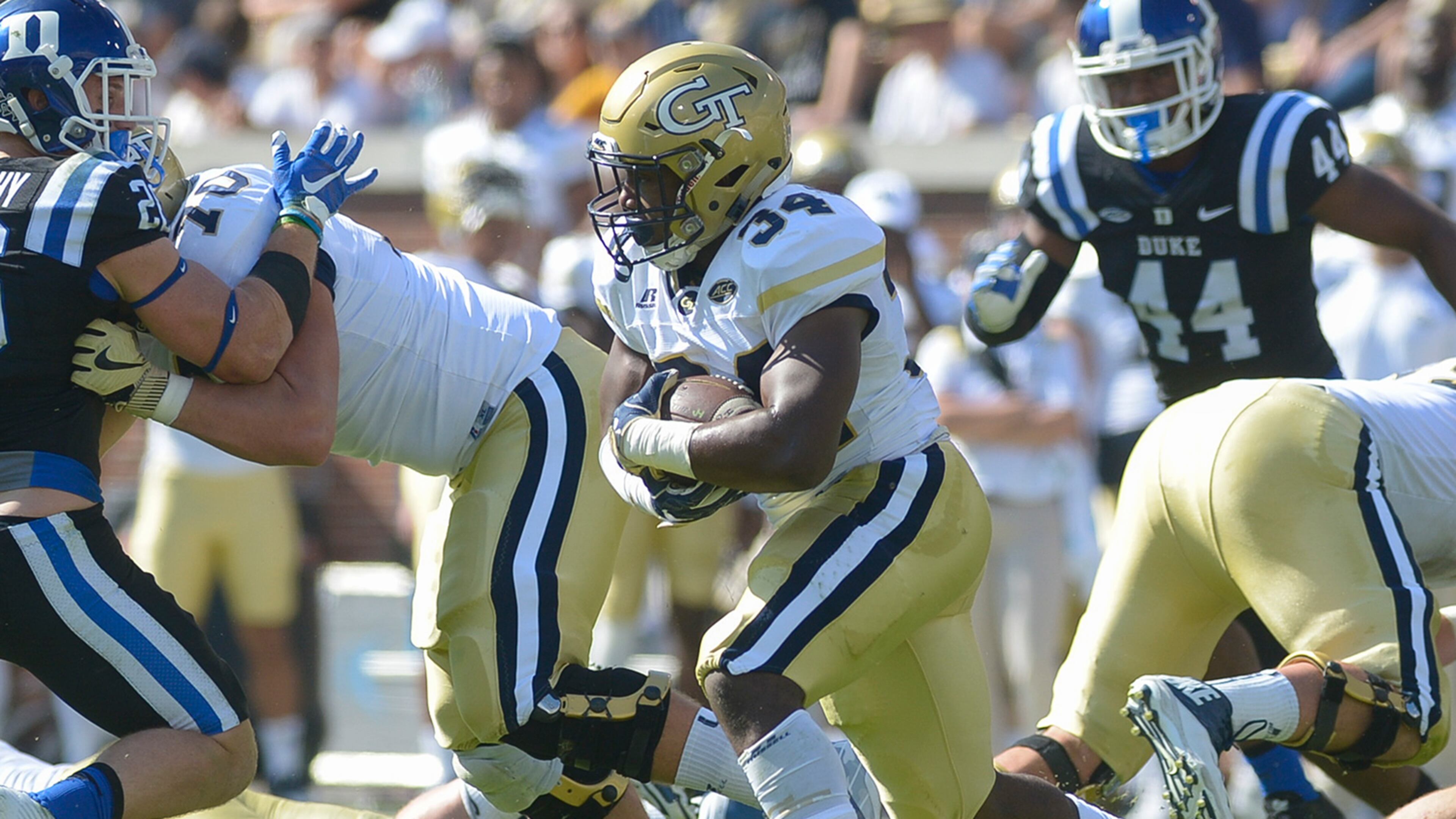 Atlanta, Ga. — Georgia Tech BB Marcus Marshal (34) tucks the ball and runs downfield during a play in the first half of Georgia Tech’s game against Duke Saturday, October 29, 2016. SPECIAL/Daniel Varnado