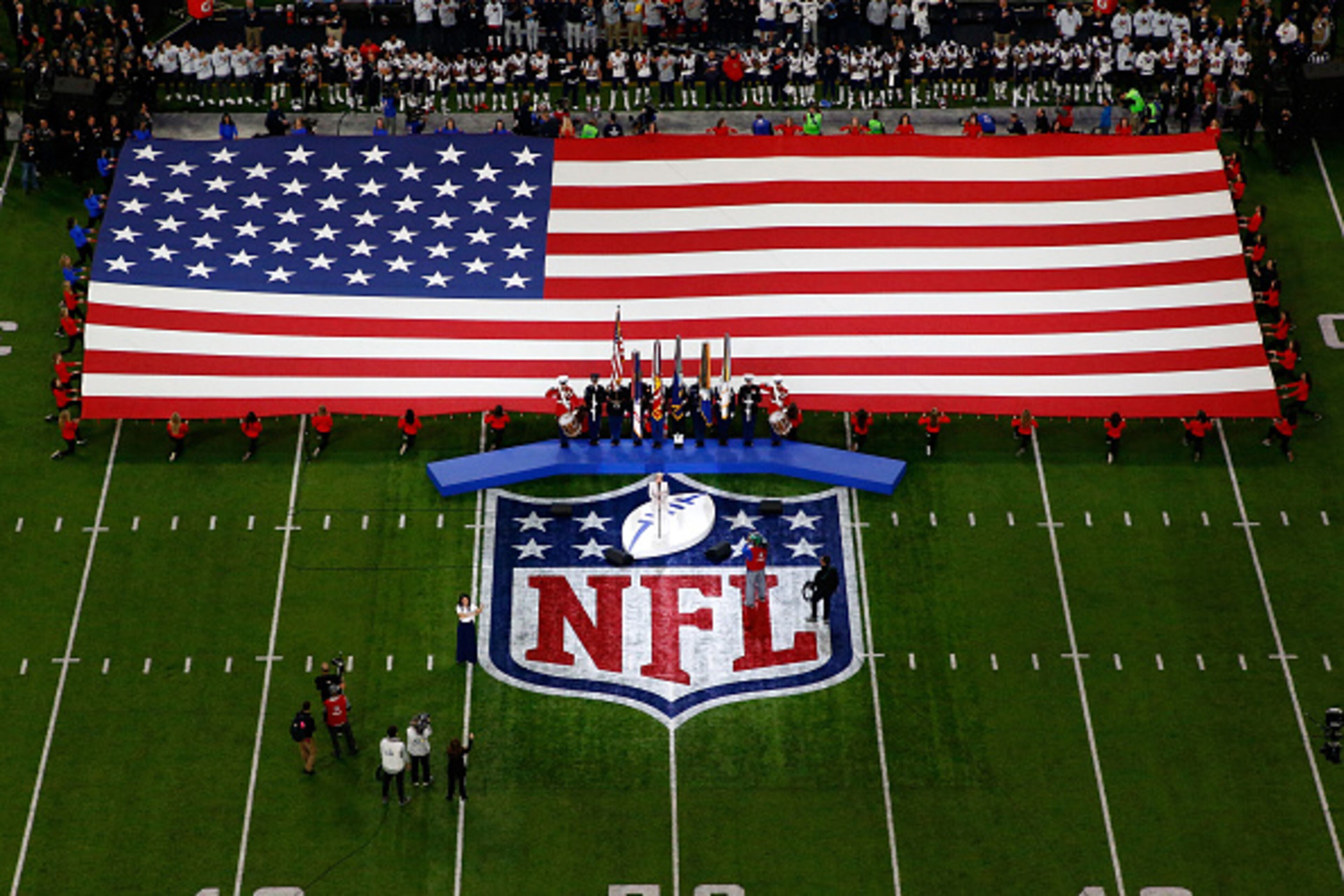 MINNEAPOLIS, MN - FEBRUARY 04: Pink sings the national anthem prior to Super Bowl LII between the New England Patriots and the Philadelphia Eagles at U.S. Bank Stadium on February 4, 2018 in Minneapolis, Minnesota. (Photo by Rob Carr/Getty Images)