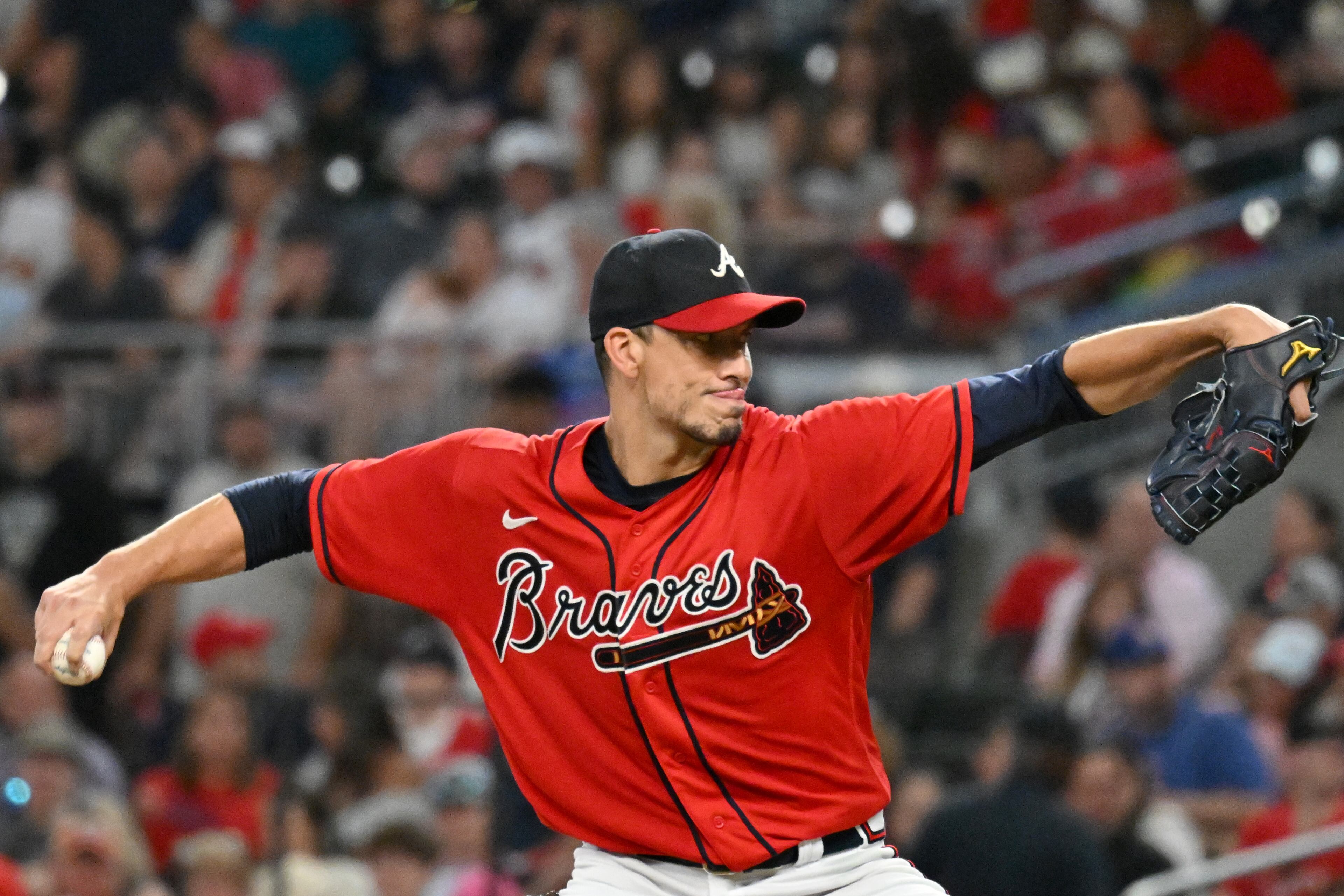 Atlanta Braves' starting pitcher Charlie Morton (50) throws a pitch in the 5th inning at Truist Park on Friday, July 22, 2022. (Hyosub Shin / Hyosub.Shin@ajc.com)