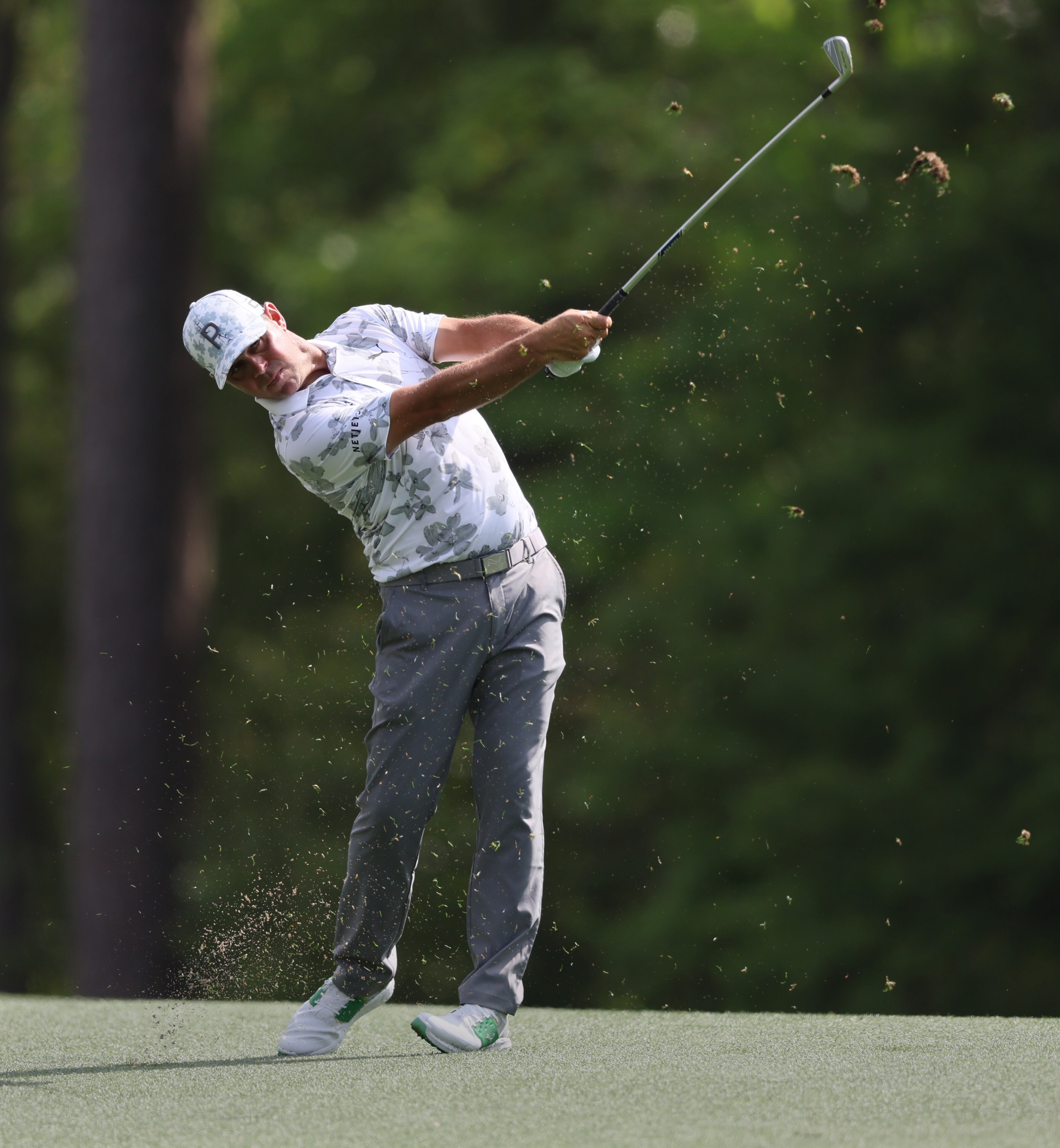 Gary Woodland hits second shot on 11th hole during second round of the 2023 Masters Tournament at Augusta National Golf Club, Friday, April 7, 2023, in Augusta, Ga. (Jason Getz / Jason.Getz@ajc.com)