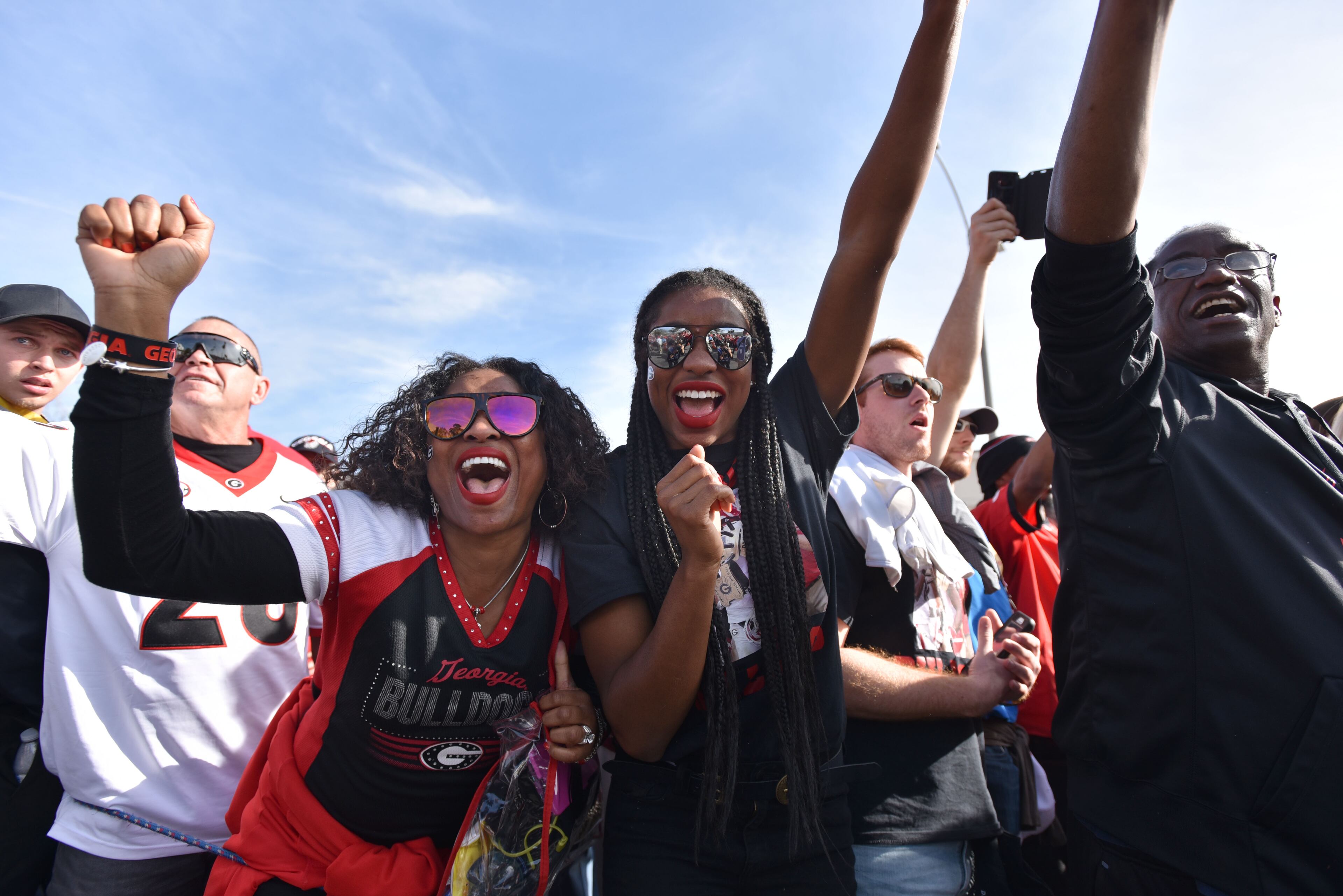 January 1, 2018 Pasadena, California - Georgia fans cheer as the Georgia team arrives before the College Football Playoff Semifinal between Georgia and Oklahoma at Rose Bowl Stadium in Pasadena, California on Monday, January 1, 2018. Hyosub Shin / hshin@ajc.com