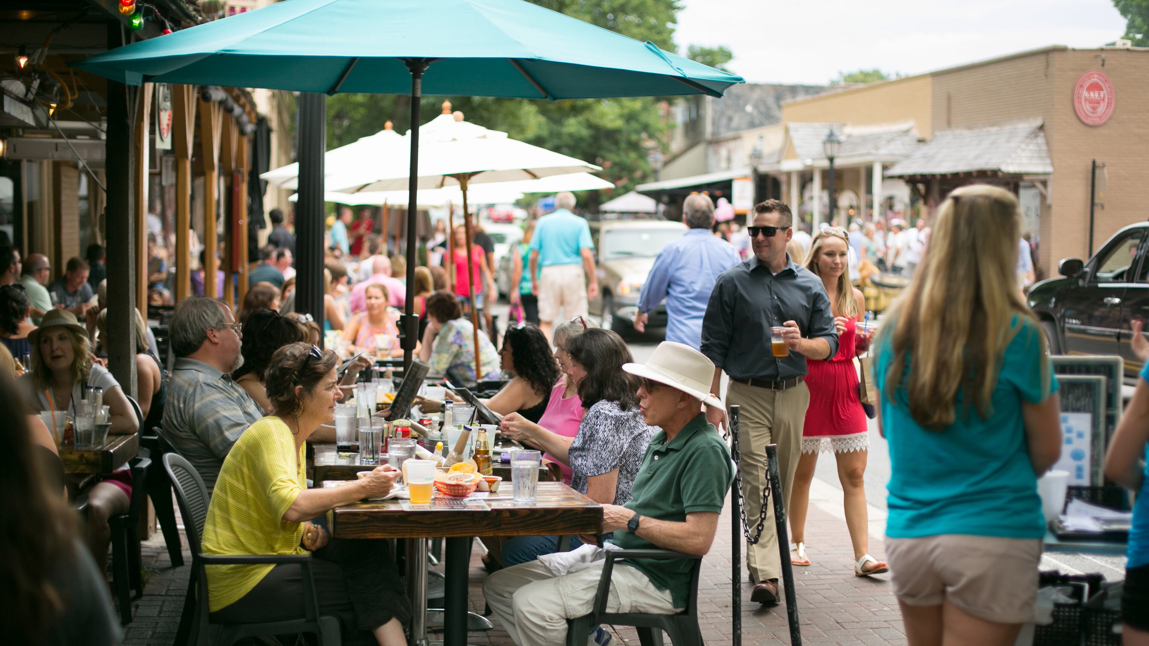A scene of downtown Roswell’s busy Canton Street. PHOTO / JASON GETZ