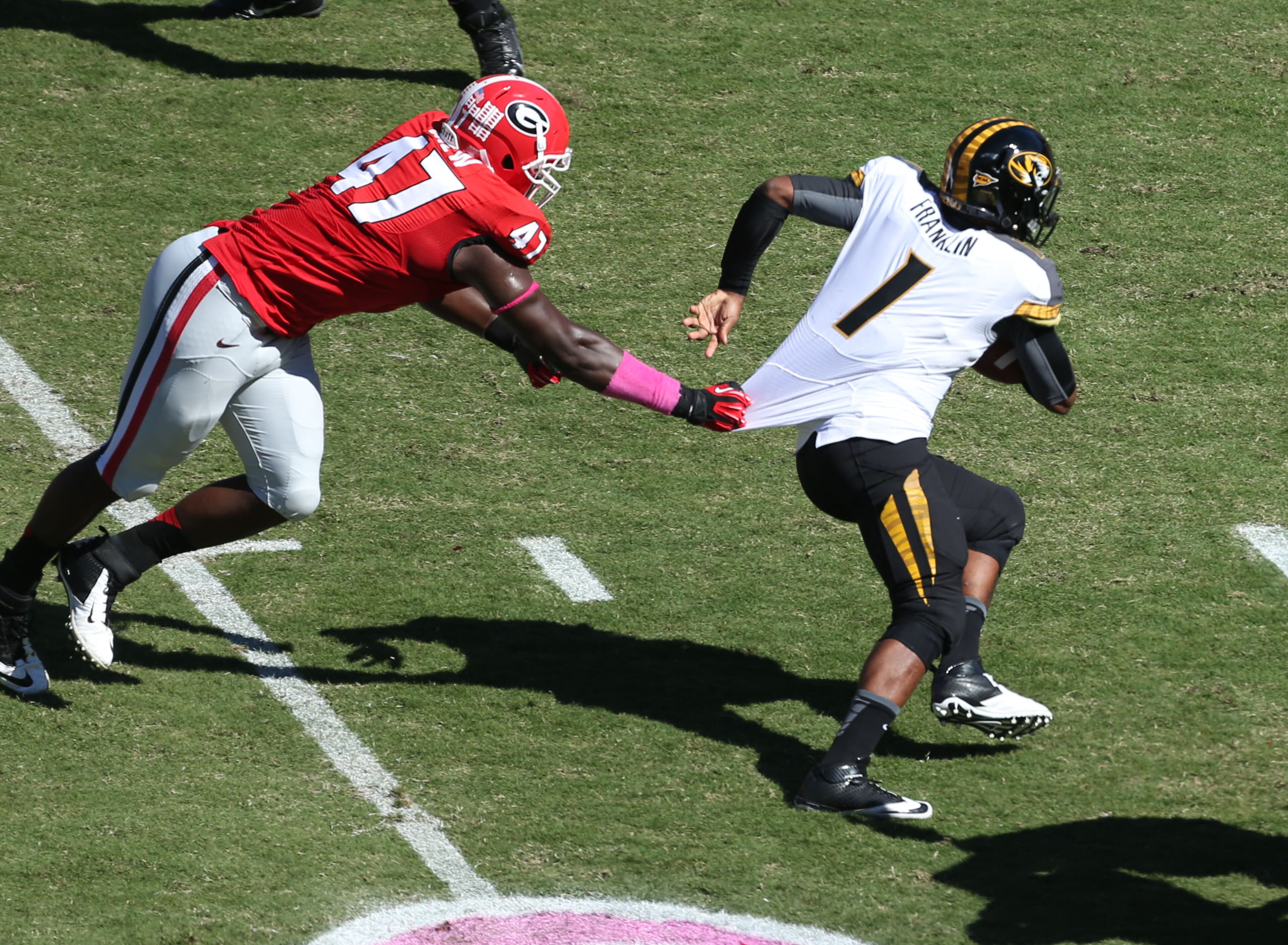 2013, Athens: Georgia defensive end Ray Drew can't slow Missouri quarterback James Franklin on a run during their game at Sanford Stadium on October 12, 2013. Missouri won 41-26. JASON GETZ / JGETZ@AJC.COM