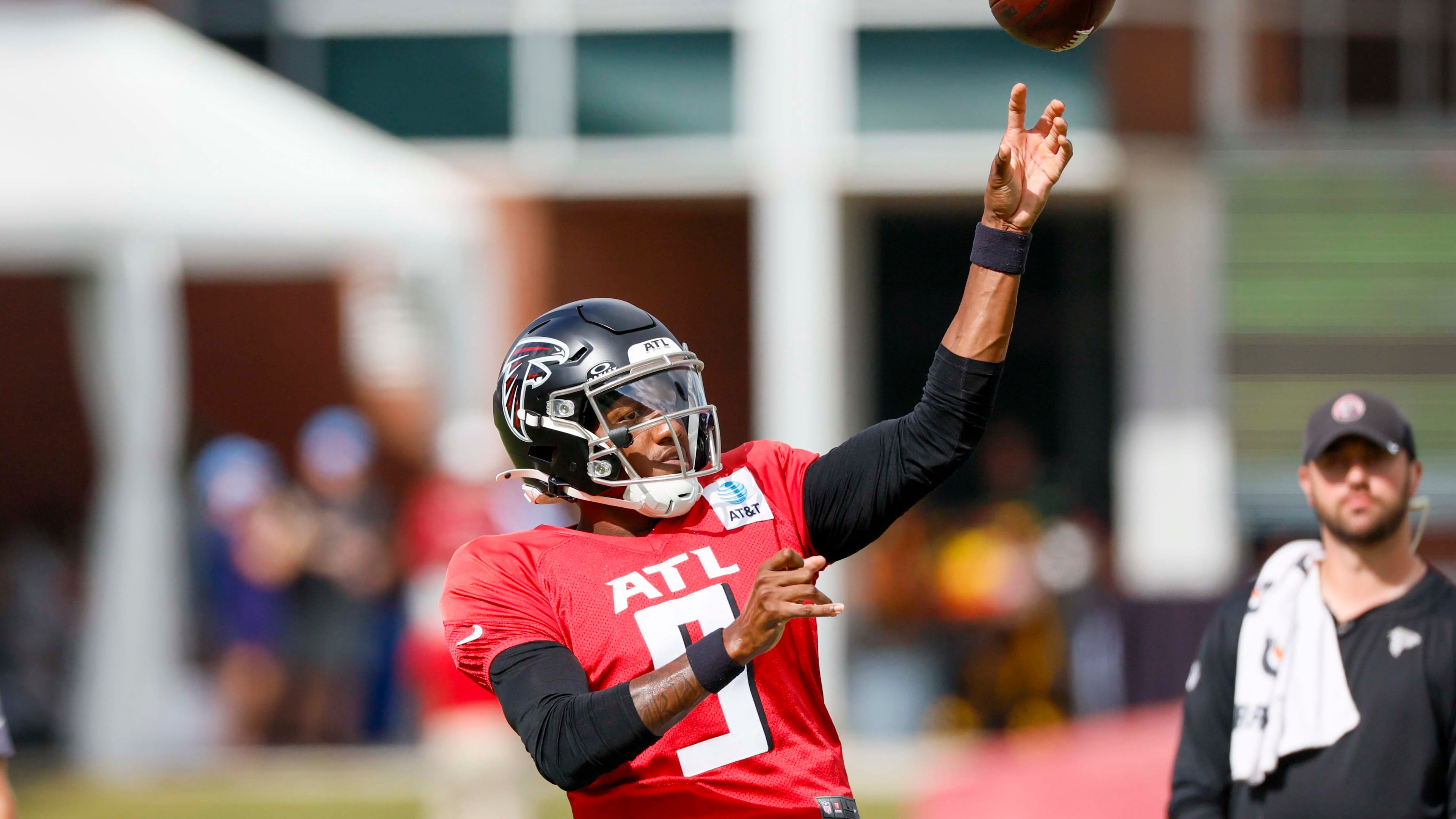 Atlanta Falcons quarterback Michael Penix Jr. throws the ball during the Atlanta Falcons’ joint practice with the Tennessee Titans at the Falcons Practice Facility in Flowery Branch on Wednesday, August 13, 2025.
(Miguel Martinez/ AJC)
