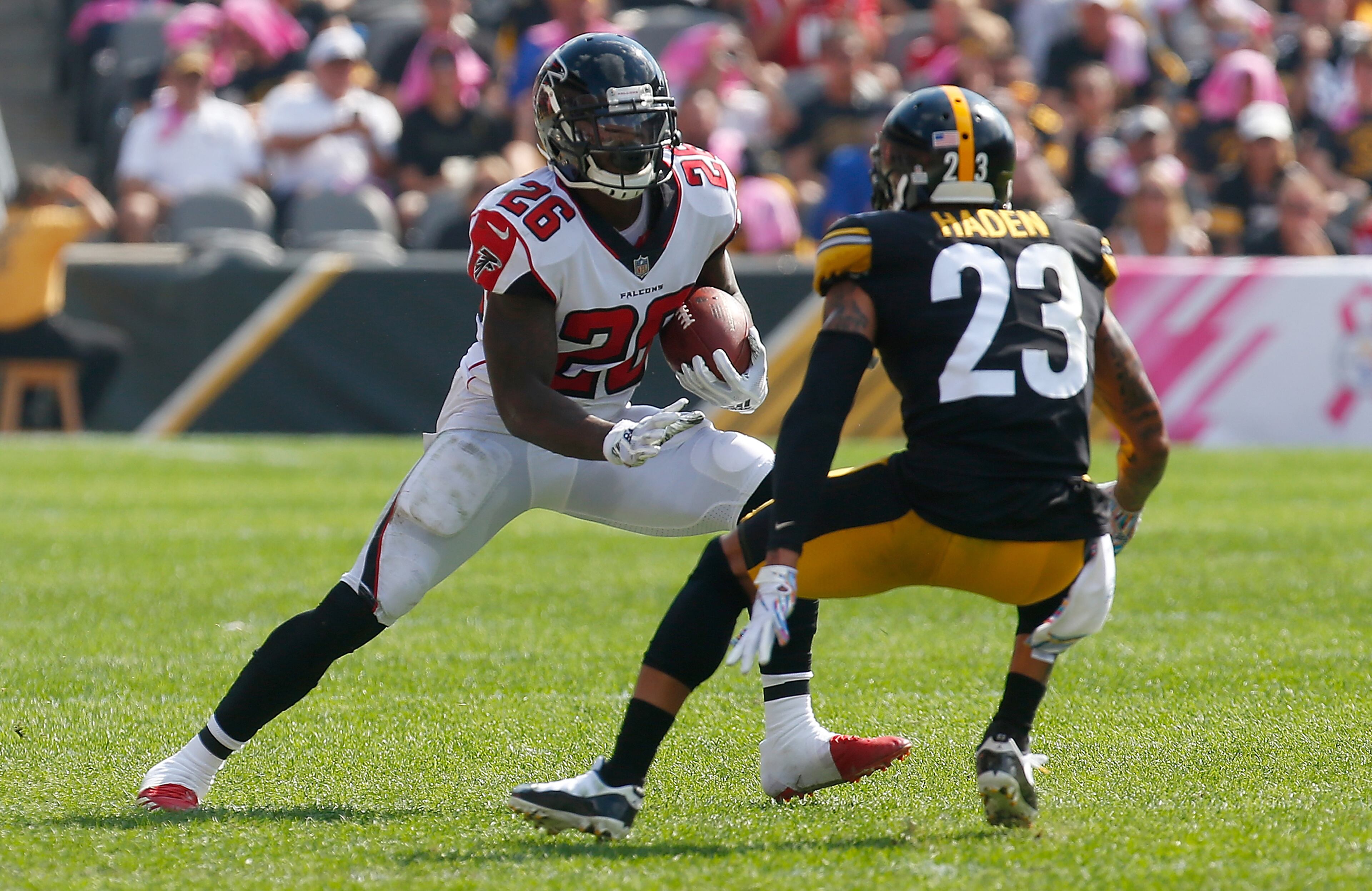 Tevin Coleman looks to make a move against Joe Haden. (Photo by Justin K. Aller/Getty Images)