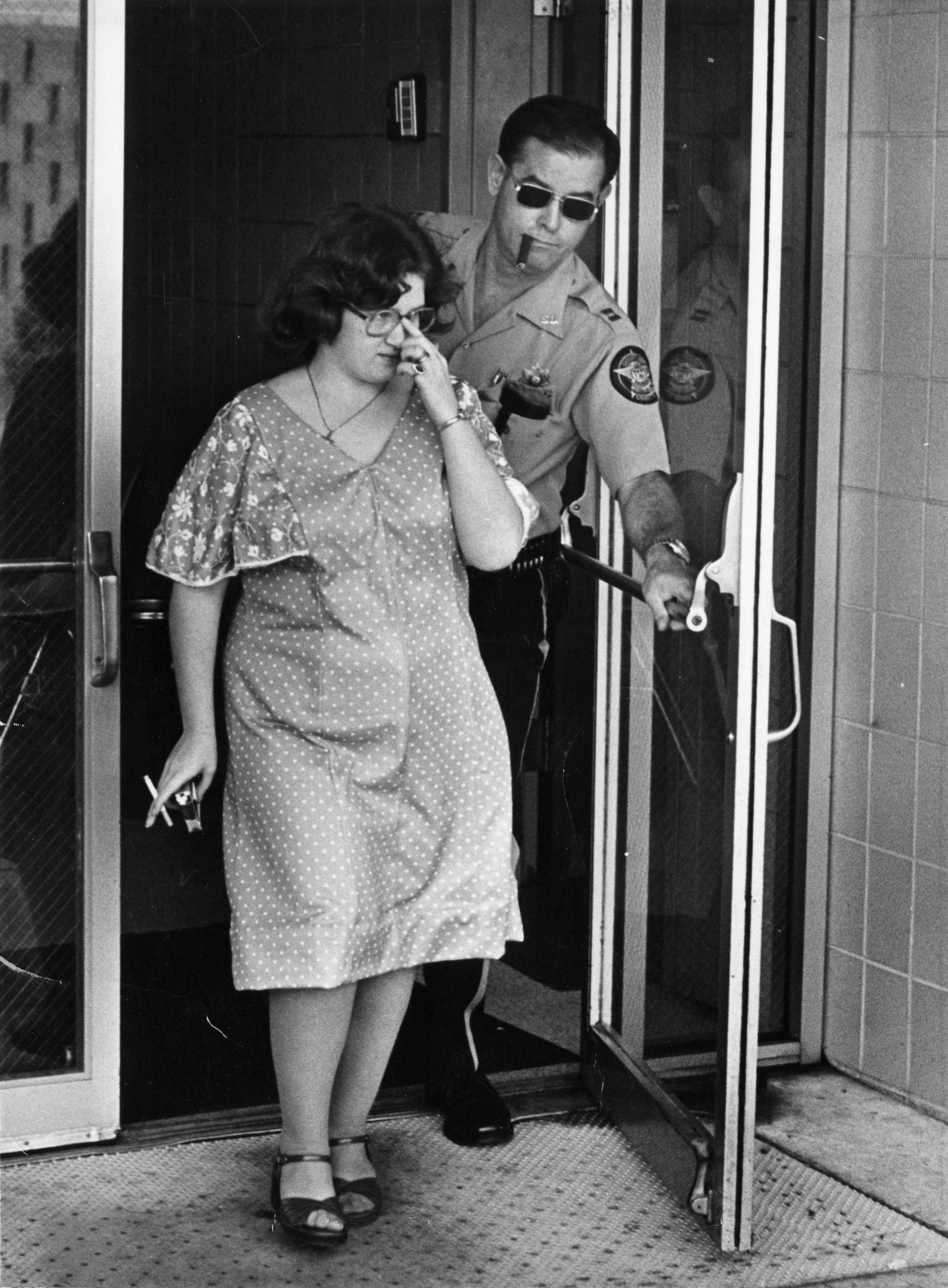 Janice Buttrum leaves the Whitfield County Courthouse during her murder trial in 1981. “Janice was probably the most neglected child I’ve ever seen in my life,” a social worker with Bartow County Schools stated at a court hearing in that year. (Billy Downs/AJC Archive at GSU Library AJCP361-081a)