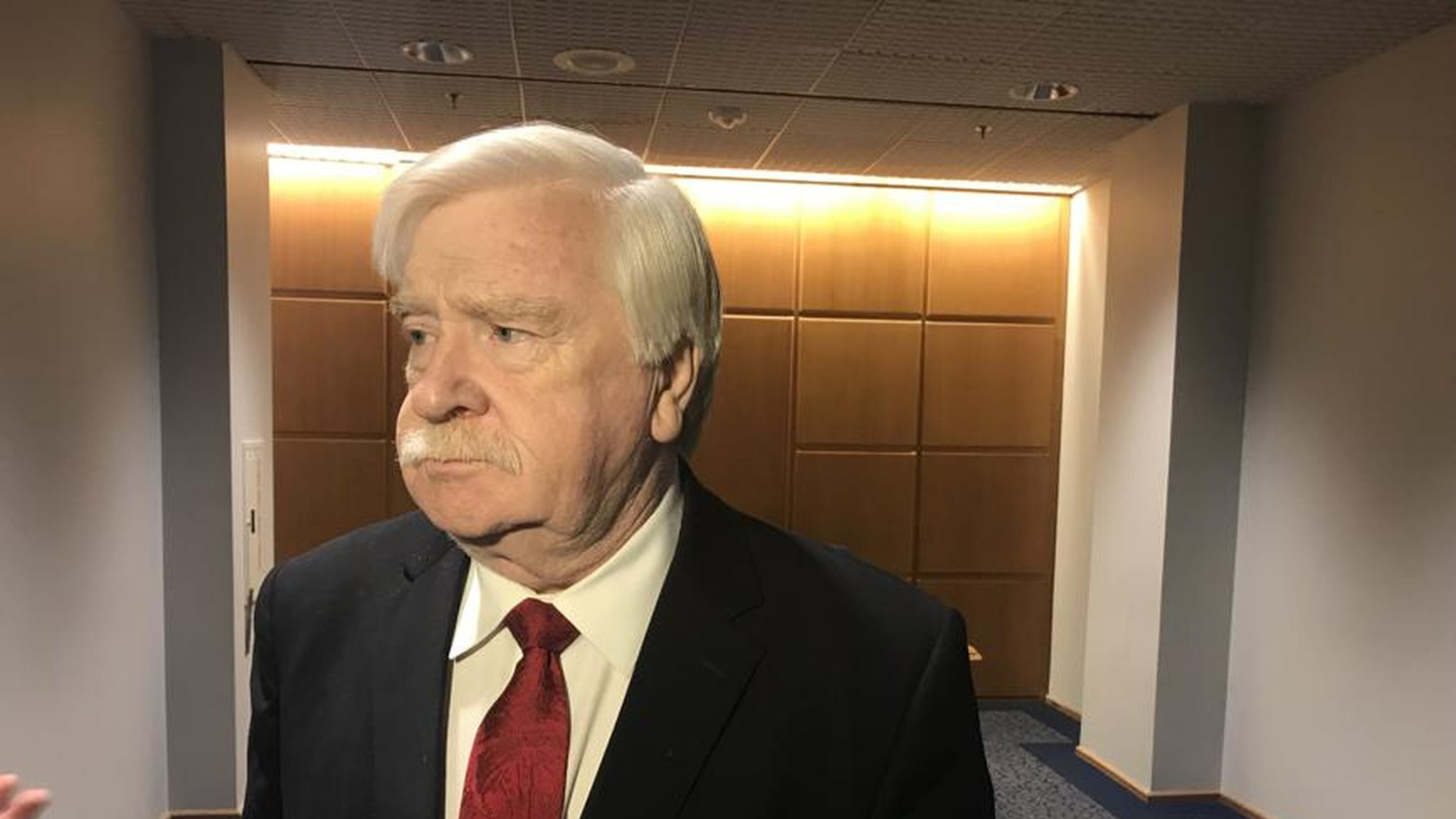 Now-former Snellville Mayor Tom Witts speaks to members of the media after entering a plea in his criminal case at the Gwinnett Justice and Administration Center on Dec. 17, 2018. TYLER ESTEP / TYLER.ESTEP@AJC.COM