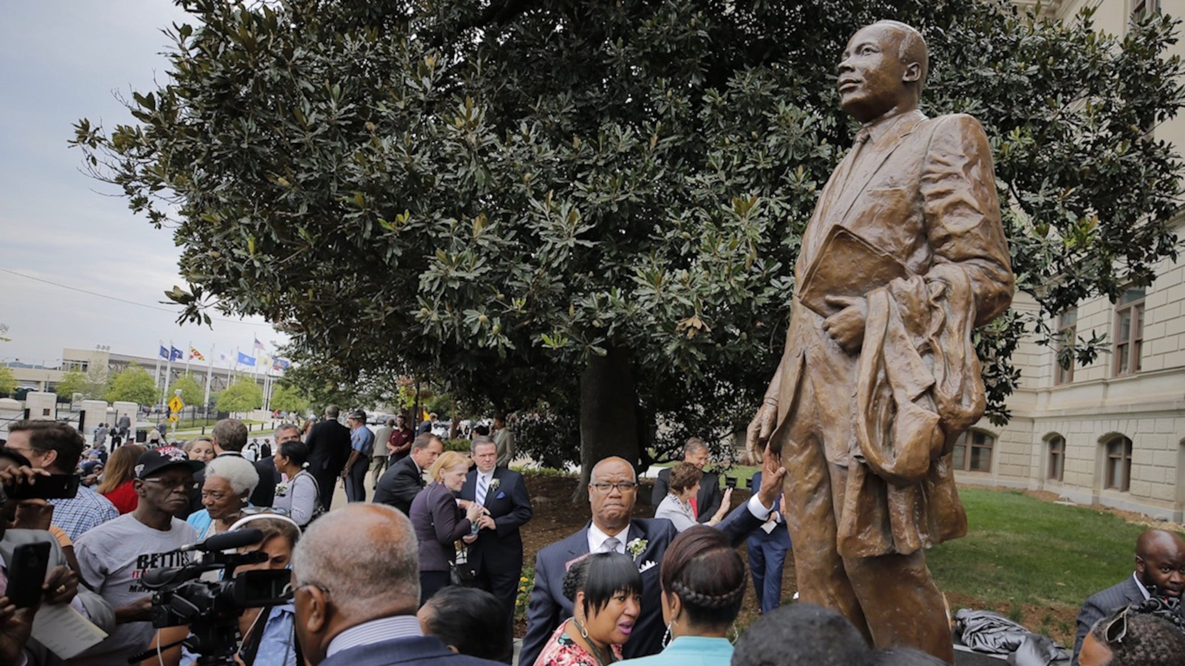 State Rep. Calvin Smyre, D-Columbus, center, after the dedication ceremony for the MLK statue at the Capitol. Bob Andres, bandres@ajc.com