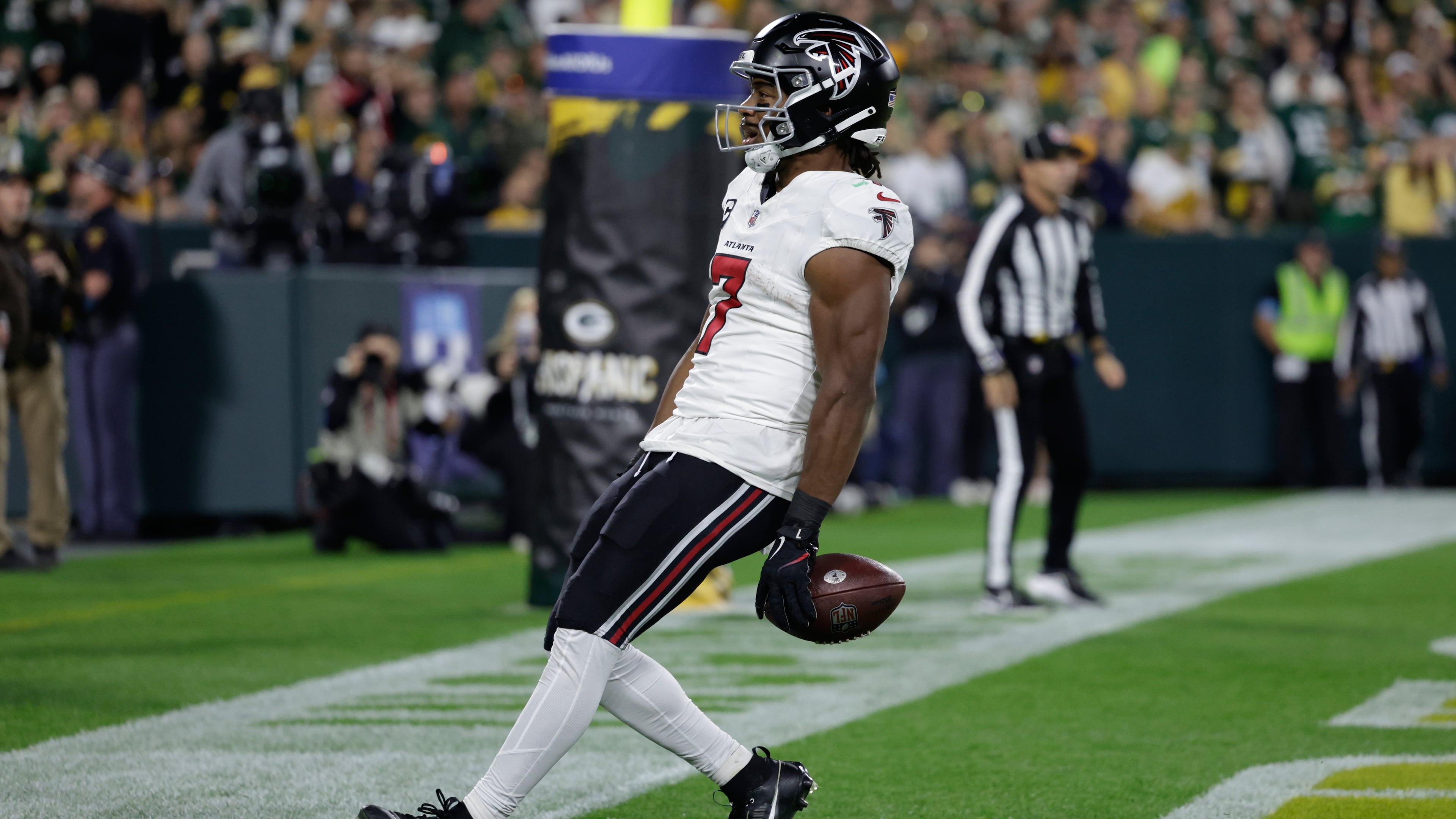 Falcons running back Bijan Robinson runs for a touchdown during the first half of an NFL football game against the Green Bay Packers in Green Bay, Wis., Thursday, Sept. 24, 2026. (Matt Ludtke/AP)
