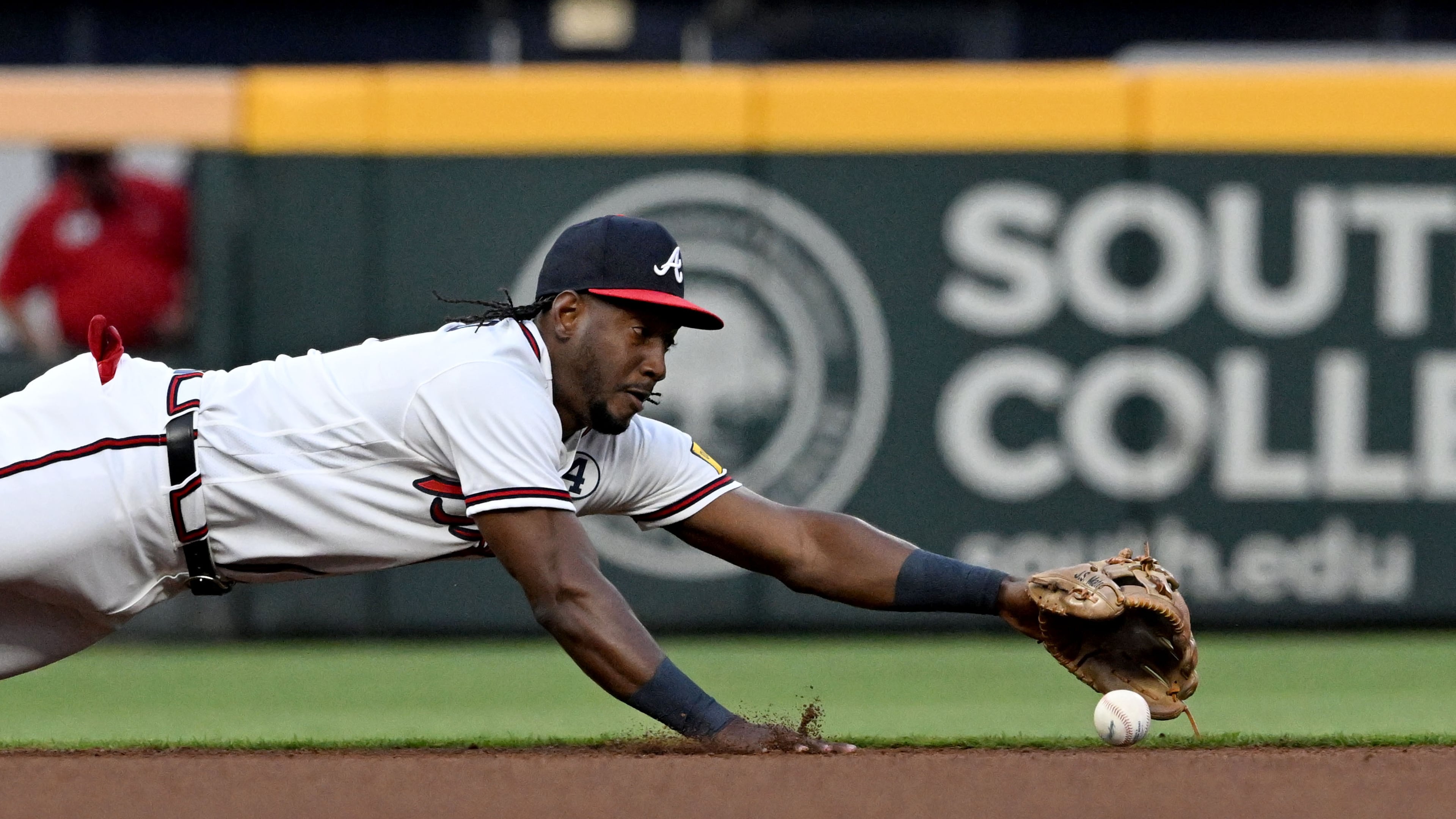 Atlanta Braves shortstop Jorge Mateo is unable to field a single off the bat of Toronto Blue Jays second baseman Ernie Clement on Tuesday, June 2, 2026. The Braves won 4-3. (Hyosub Shin/AJC)