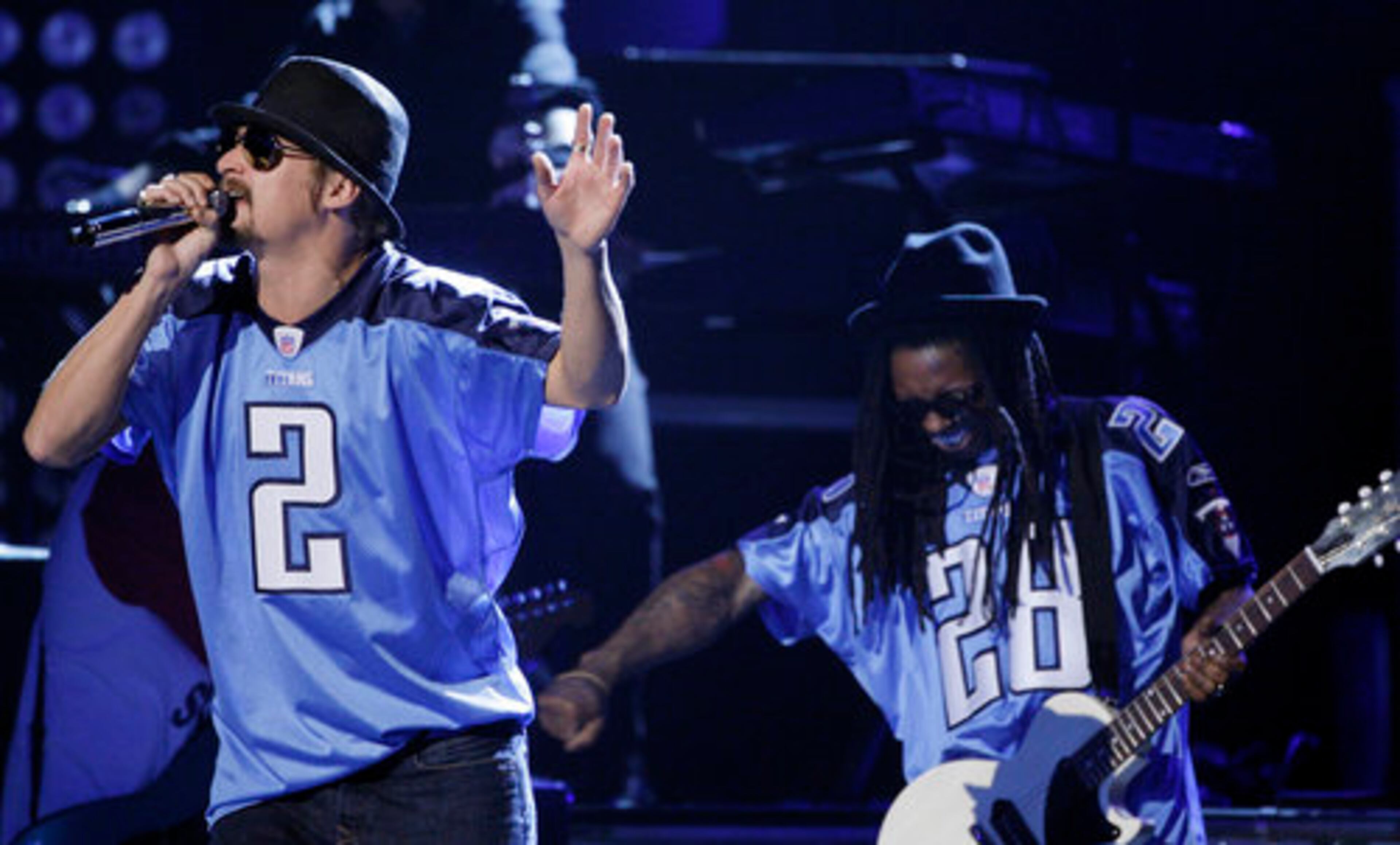 Rapper Lil Wayne (right) joins Kid Rock onstage.