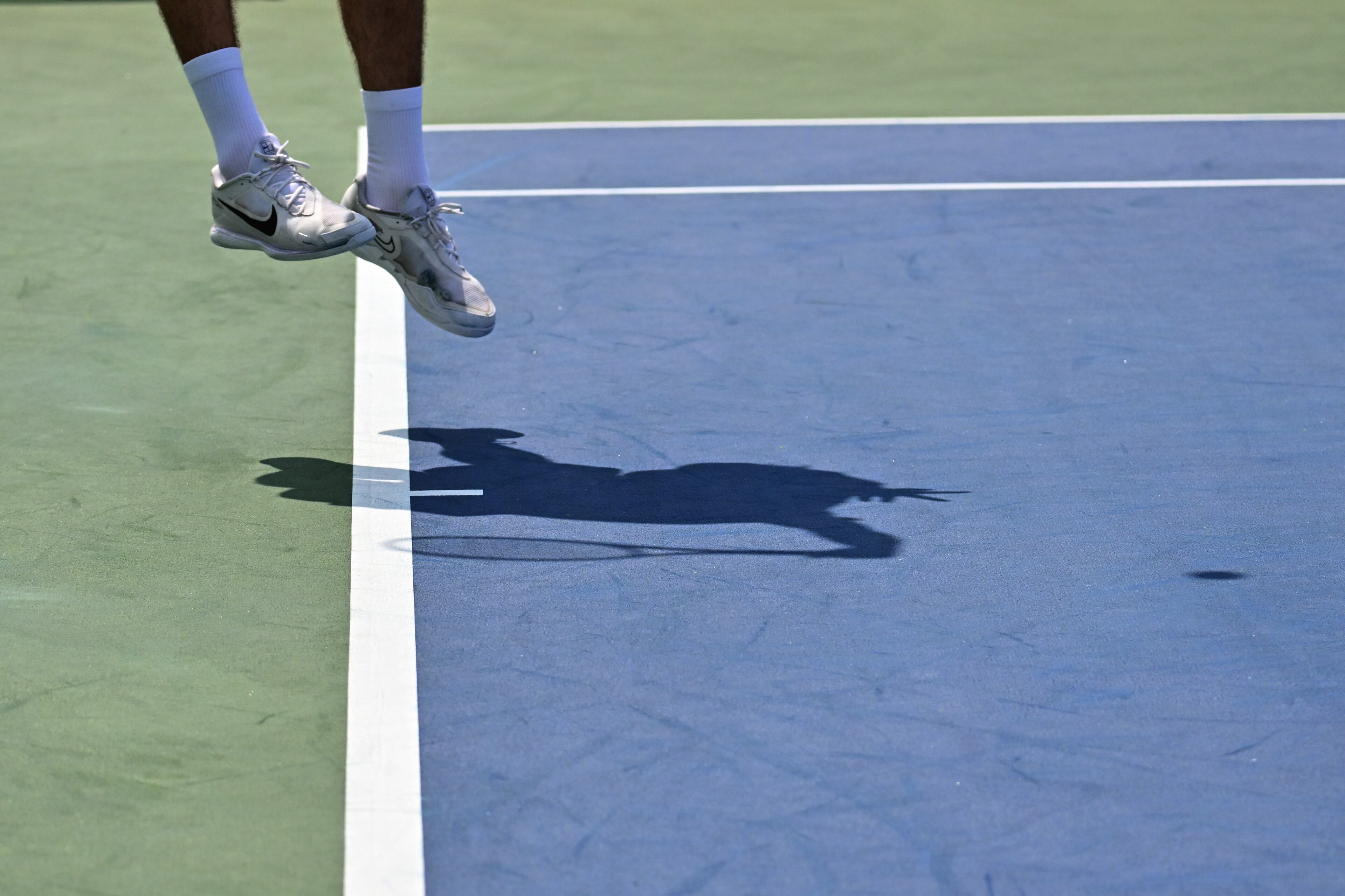 Taylor Fritz serves the ball against J.J. Wolf during a semifinal match at the 2023 Atlanta Tennis Open at Atlantic Station, Saturday, July 29, 2023, in Atlanta. (Hyosub Shin / Hyosub.Shin@ajc.com)