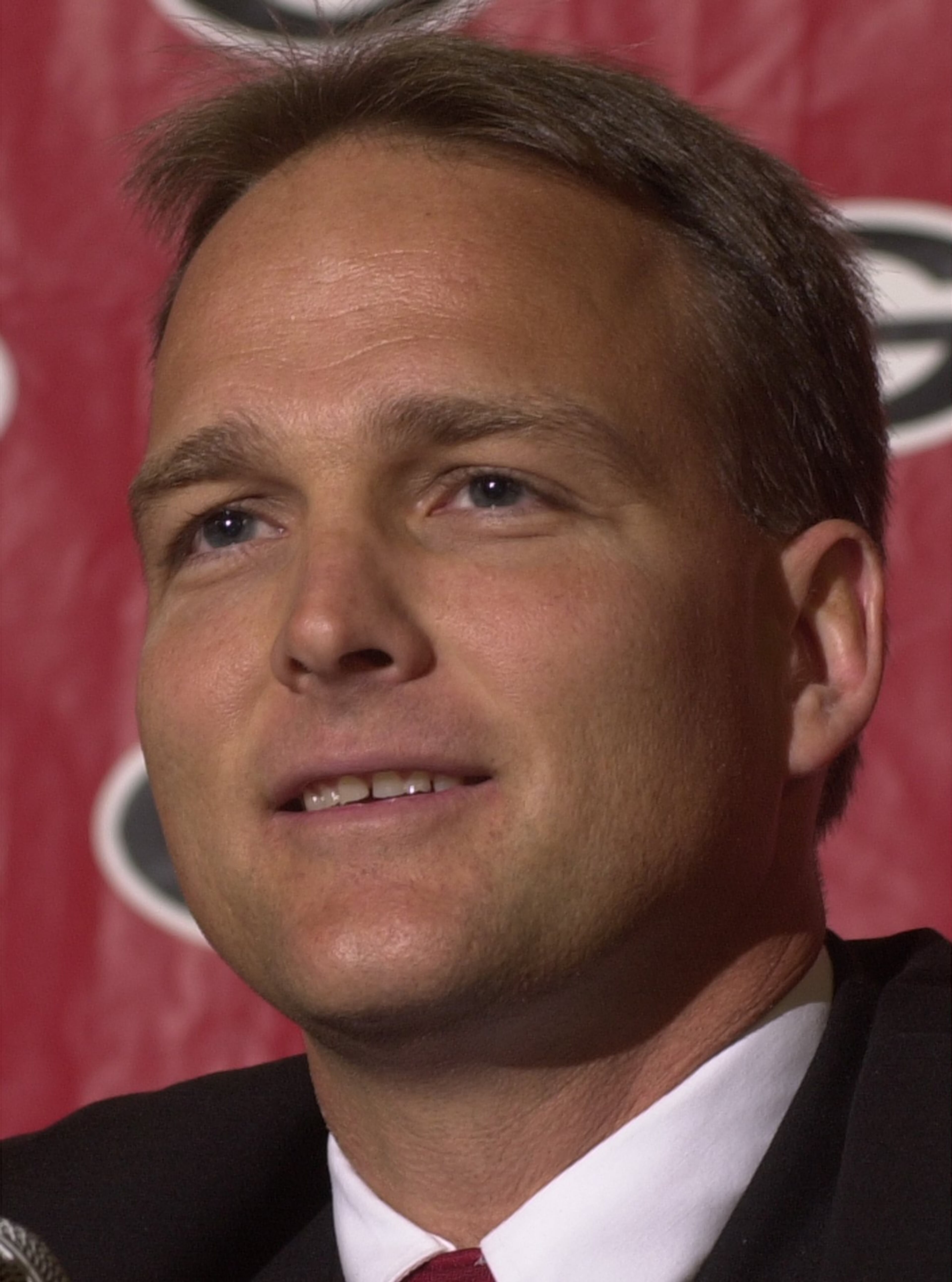 001226 Athens, GA: Mug of Mark Richt, offensive coordinator at Florida State, answers a question during a press conference in which he was named head football coach at UGA Tuesday December 26, 2000. UGA athletic director Vince Dooley looks on. (Brant Sanderlin photo/Staff)