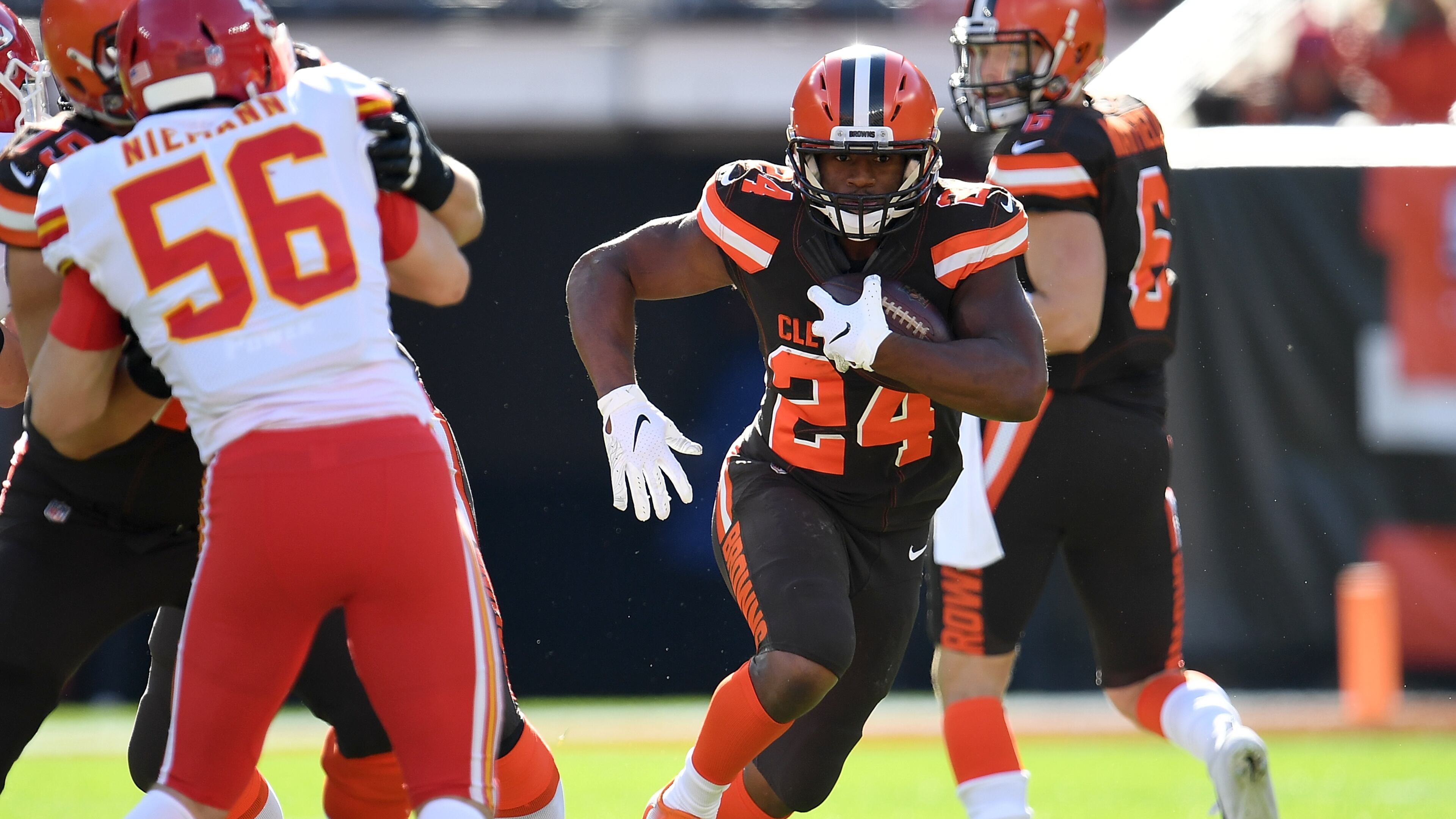 Nick Chubb #24 of the Cleveland Browns carries the ball during the first half against the Kansas City Chiefs at FirstEnergy Stadium on November 4, 2018 in Cleveland, Ohio. (Photo by Jason Miller/Getty Images)