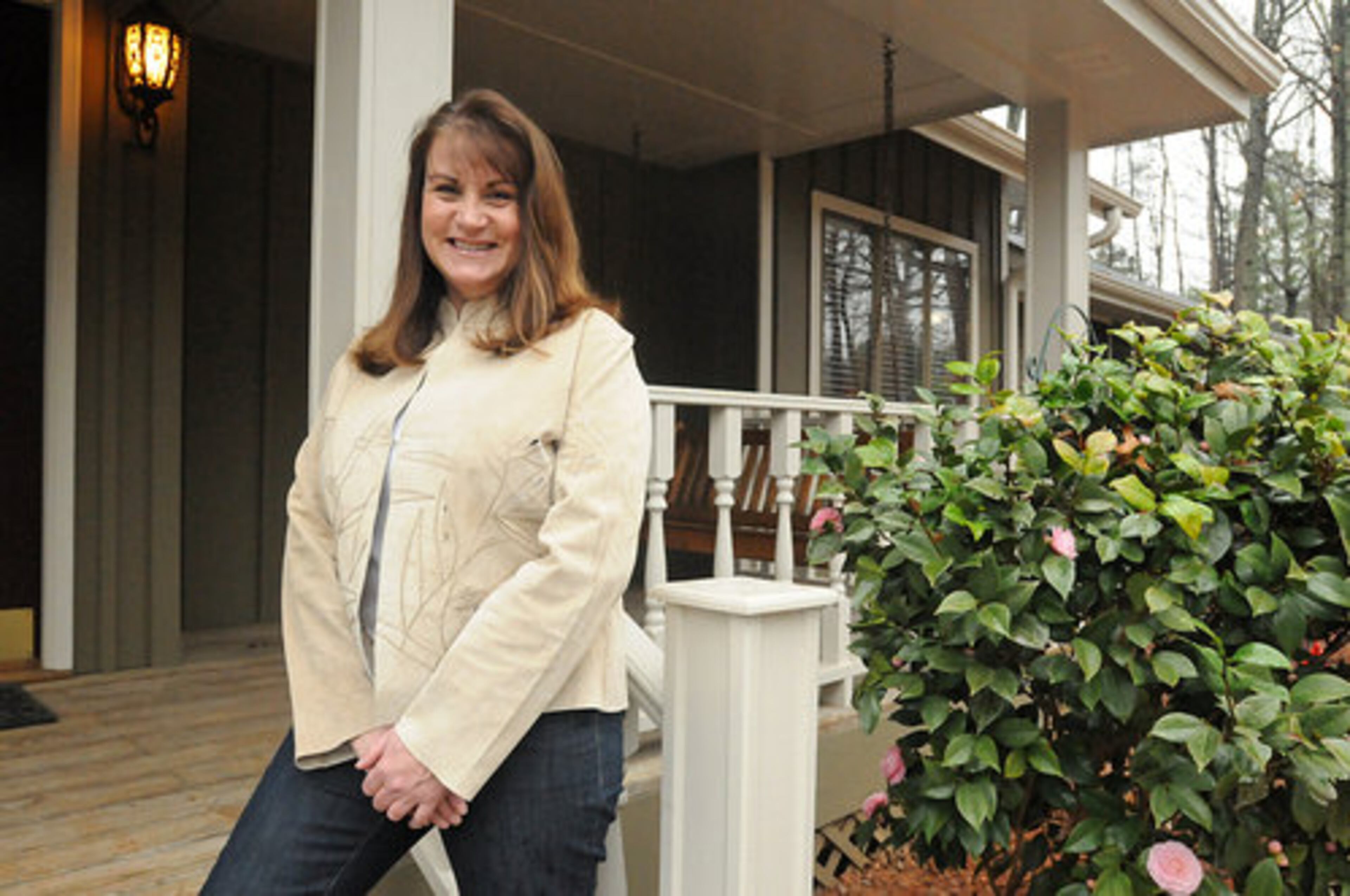 Amanda Staines has renovated several homes, but the ranch house on 1.5 wooded acres in Roswell proved to be a big challenge. She faced structural issues, as well as 30-year-old materials that had become the focus of class-action lawsuits. But once those hurdles were behind her, Staines said she had fun choosing the flooring, granite countertops, fireplace stone and exterior paint color for her home.
