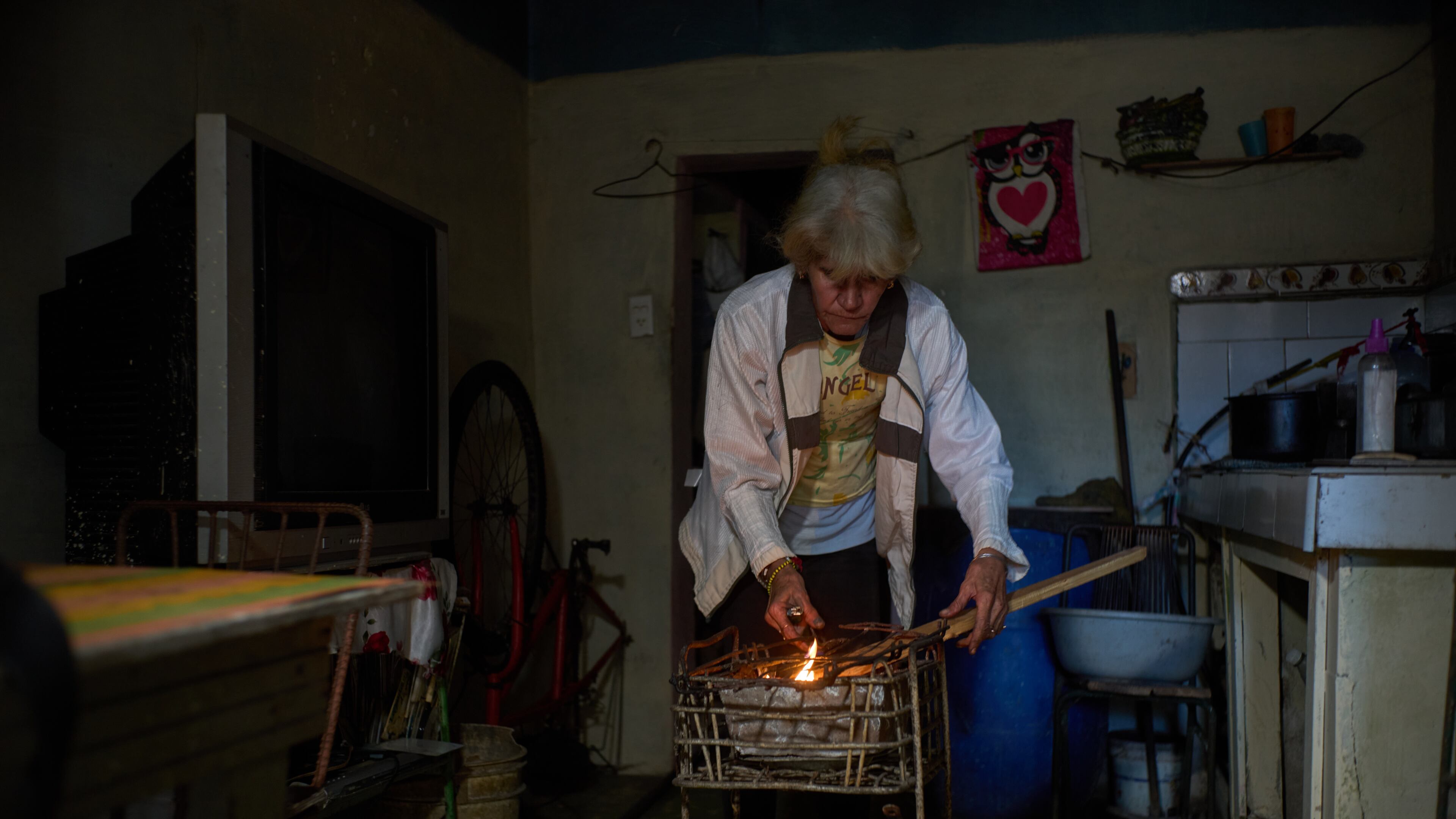 Minorkys Hoyos Ruiz lights coals to cook dinner during a scheduled blackout to ration energy in Santa Cruz del Norte, home to one of Cuba’s largest thermoelectric plants, late afternoon Tuesday, Feb. 3, 2026. (AP Photo/Ramon Espinosa)