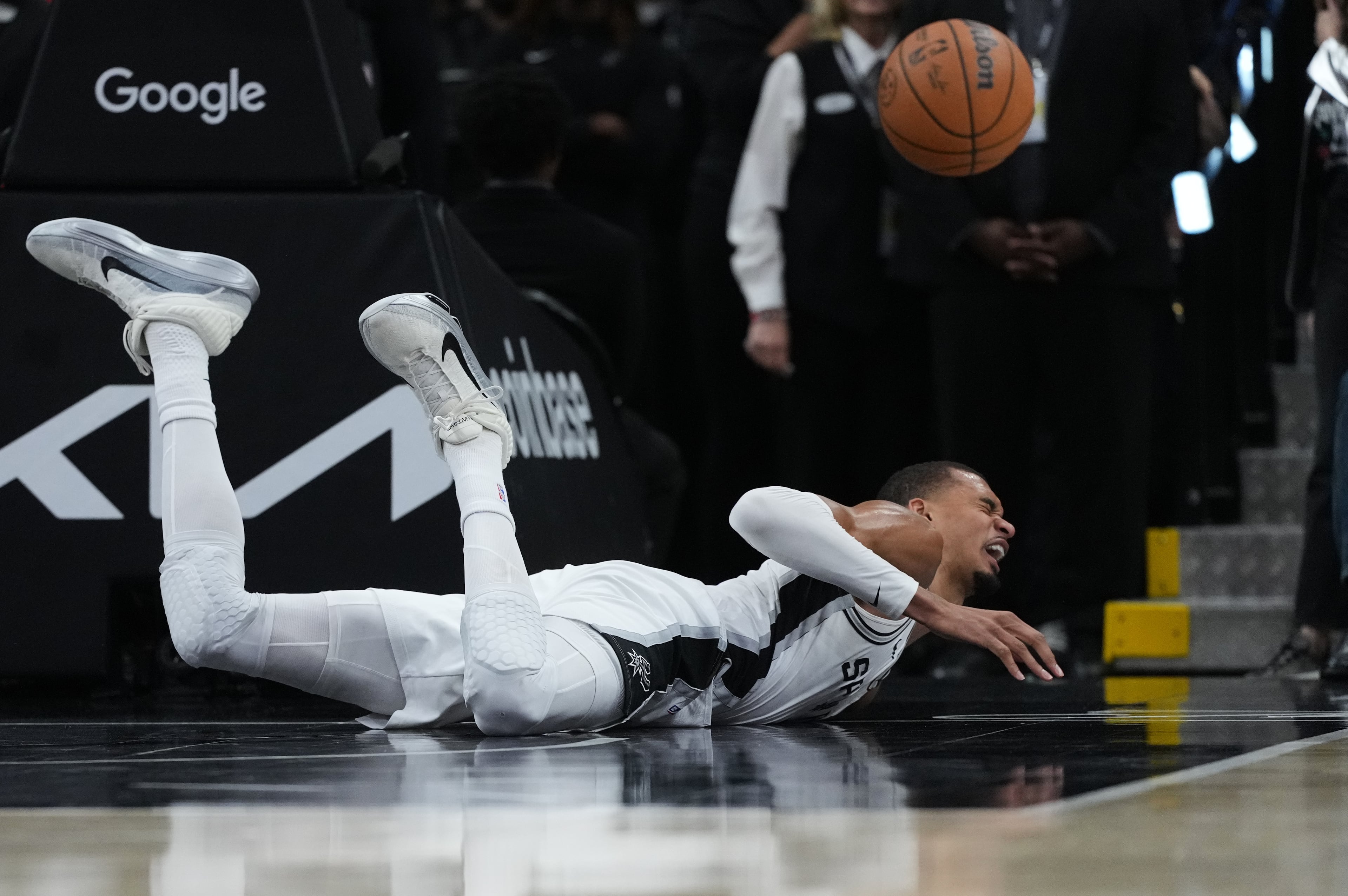 APTOPIX Trail Blazers Spurs Basketball