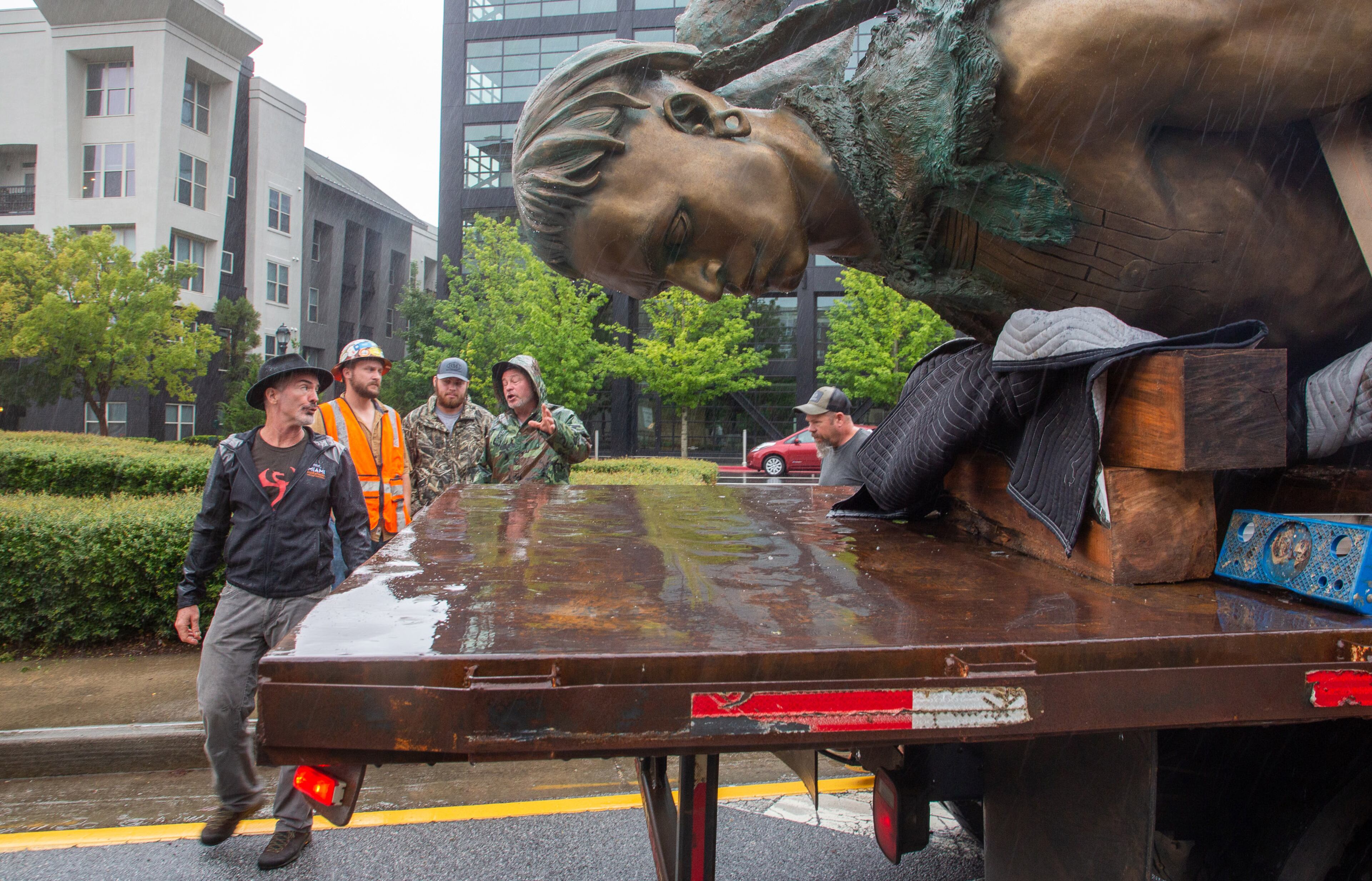 Artist Stan Mullins (L) Looks over his statue of Tomochichi, chief of the Yamacraw, before its temporary installation at the Millennium Gate Museum on 17th St. Monday, September 20, 2021. STEVE SCHAEFER FOR THE ATLANTA JOURNAL-CONSTITUTION