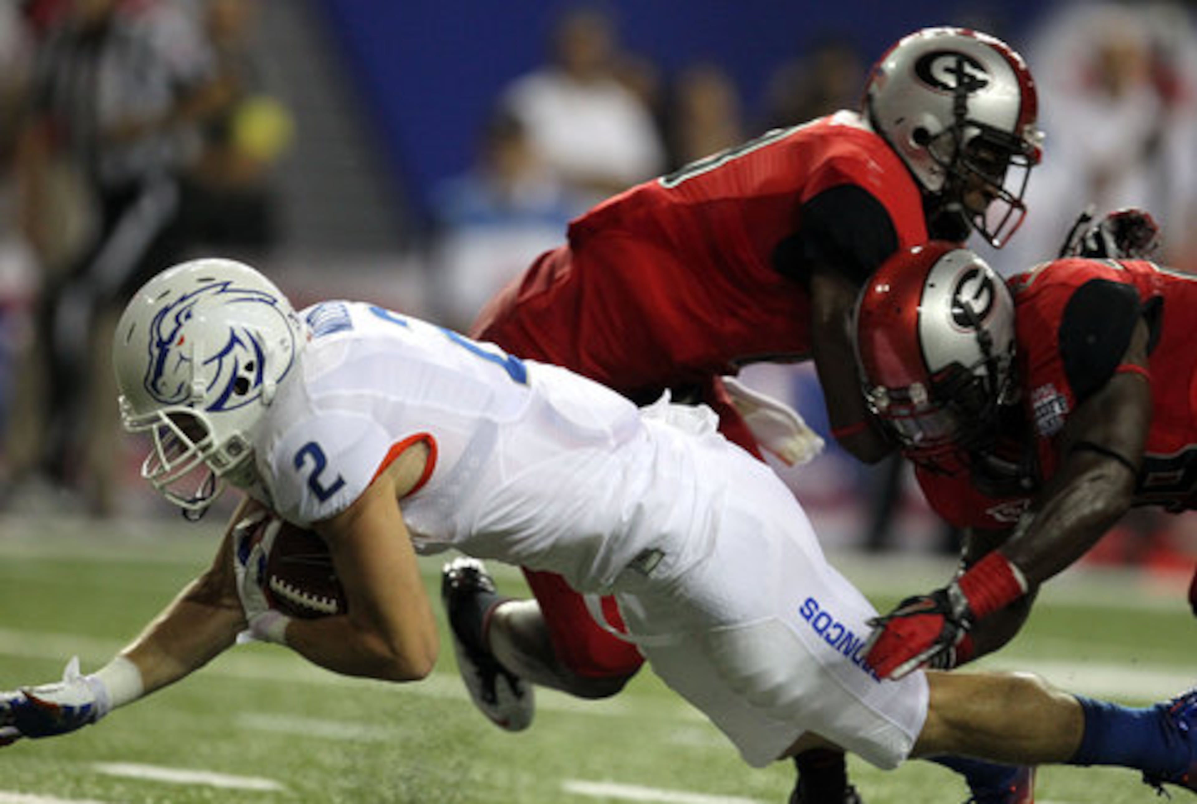 Boise State receiver Matt Miller gets by Georgia defenders for a 17 yard touchdown reception from Kellen Moore in the first half.