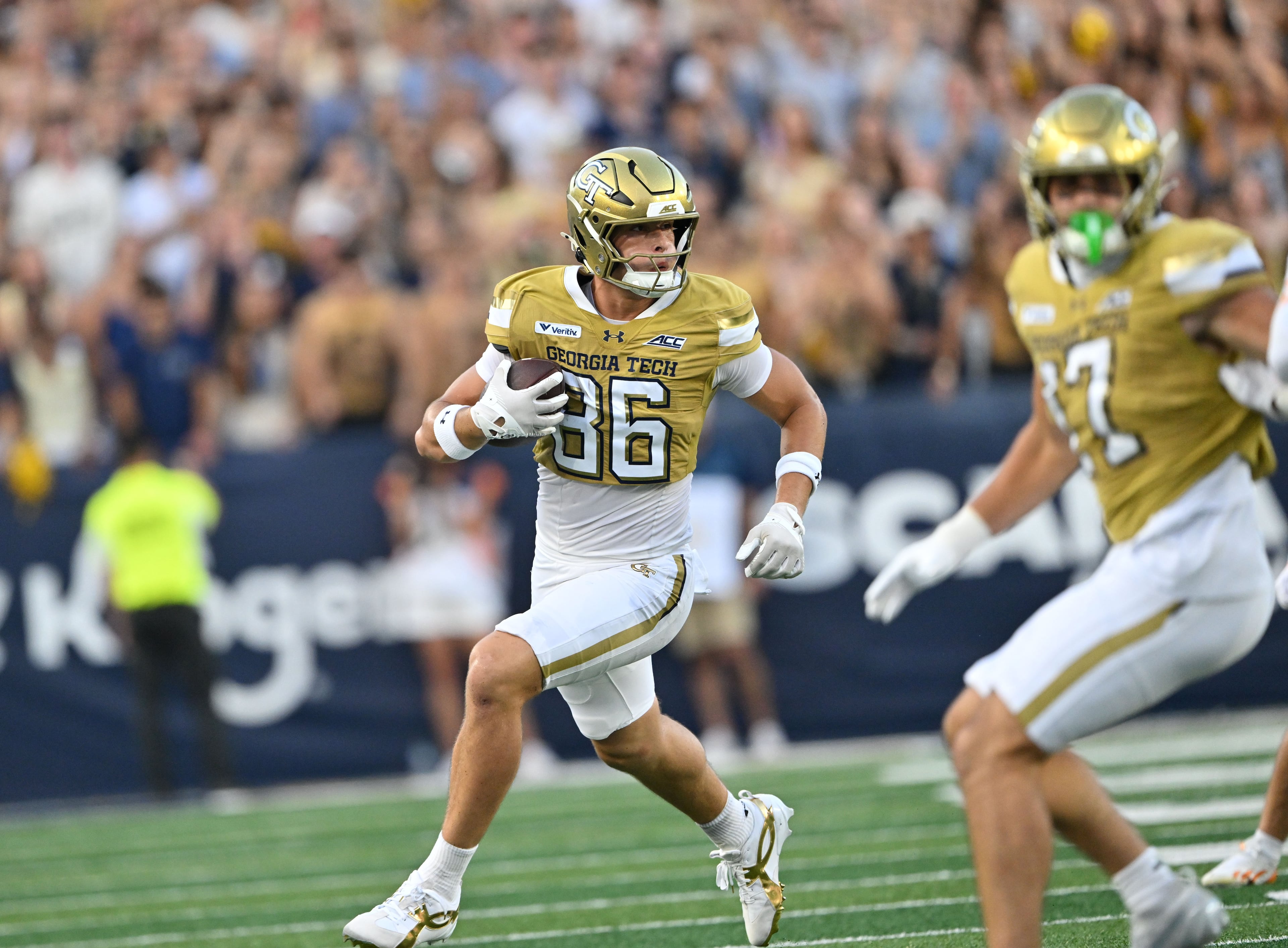 Georgia Tech tight end Kevin Roche Jr. runs the ball during the first half in an NCAA college football game against Tennessee at Bobby Dodd Stadium on Saturday, Sept. 12, 2026, in Atlanta. (Hyosub Shin/AJC)
