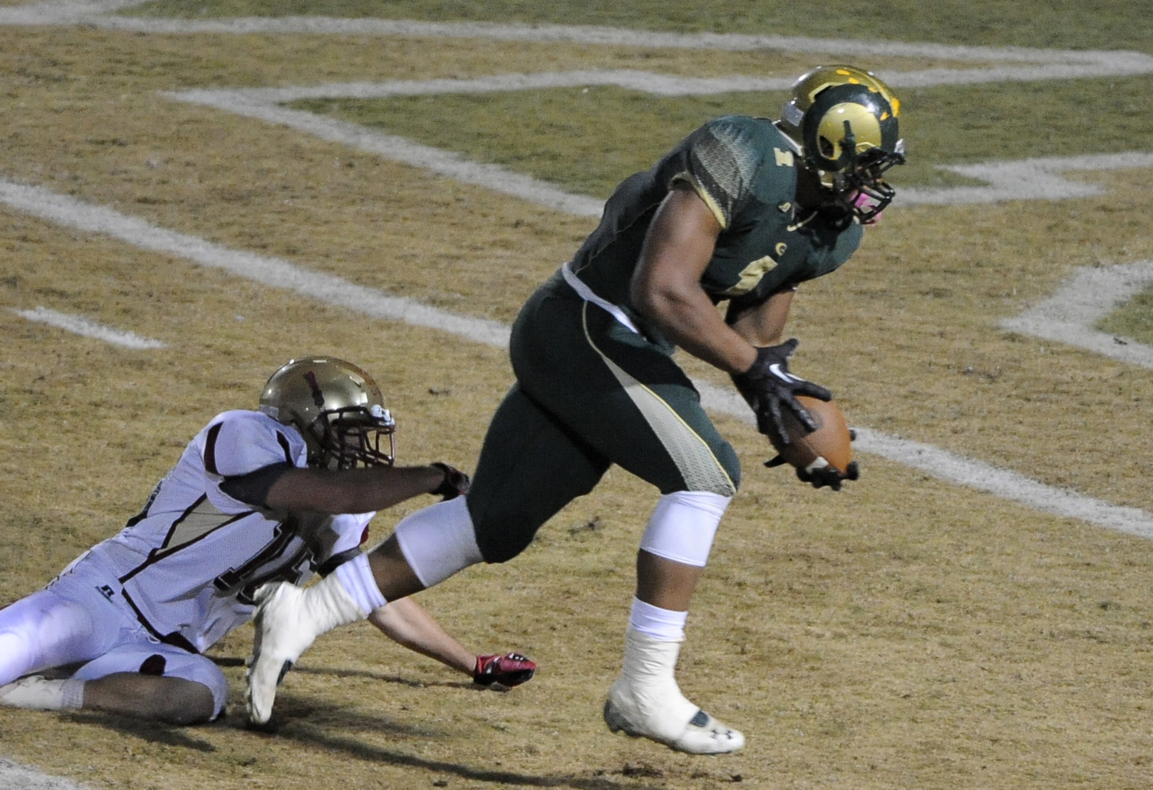 Grayson's Robert Nkemdiche (1) scores against Brookwood.