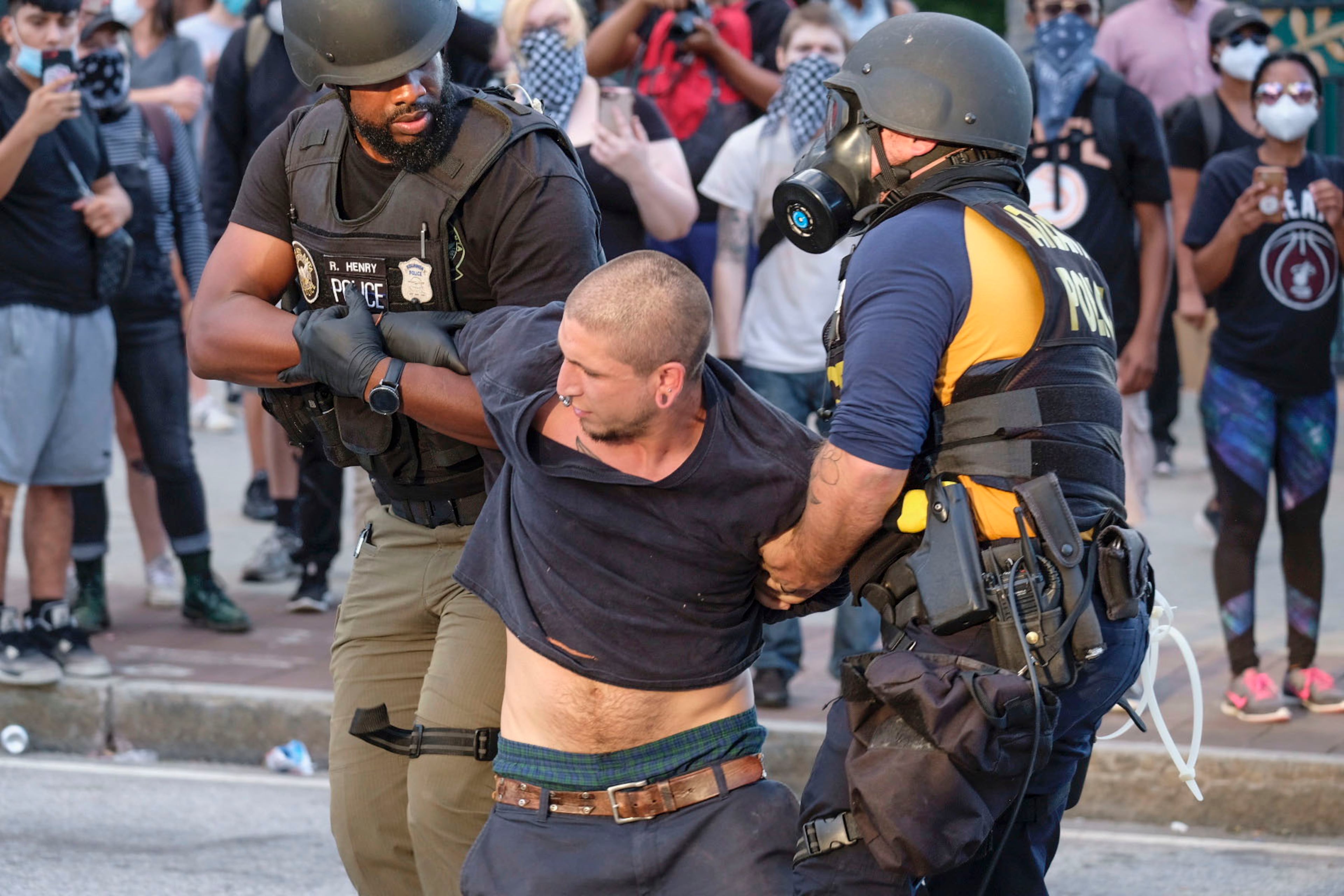 May 30, 2020 - Atlanta - Police began to make arrests outside Centennial Olympic Park as protests continued for a second day. Protests over the death of George Floyd in Minneapolis police custody spread around the United States on Saturday, as his case renewed anger about others involving African Americans, police and race relations. Ben Gray for the Atlanta Journal Constitution