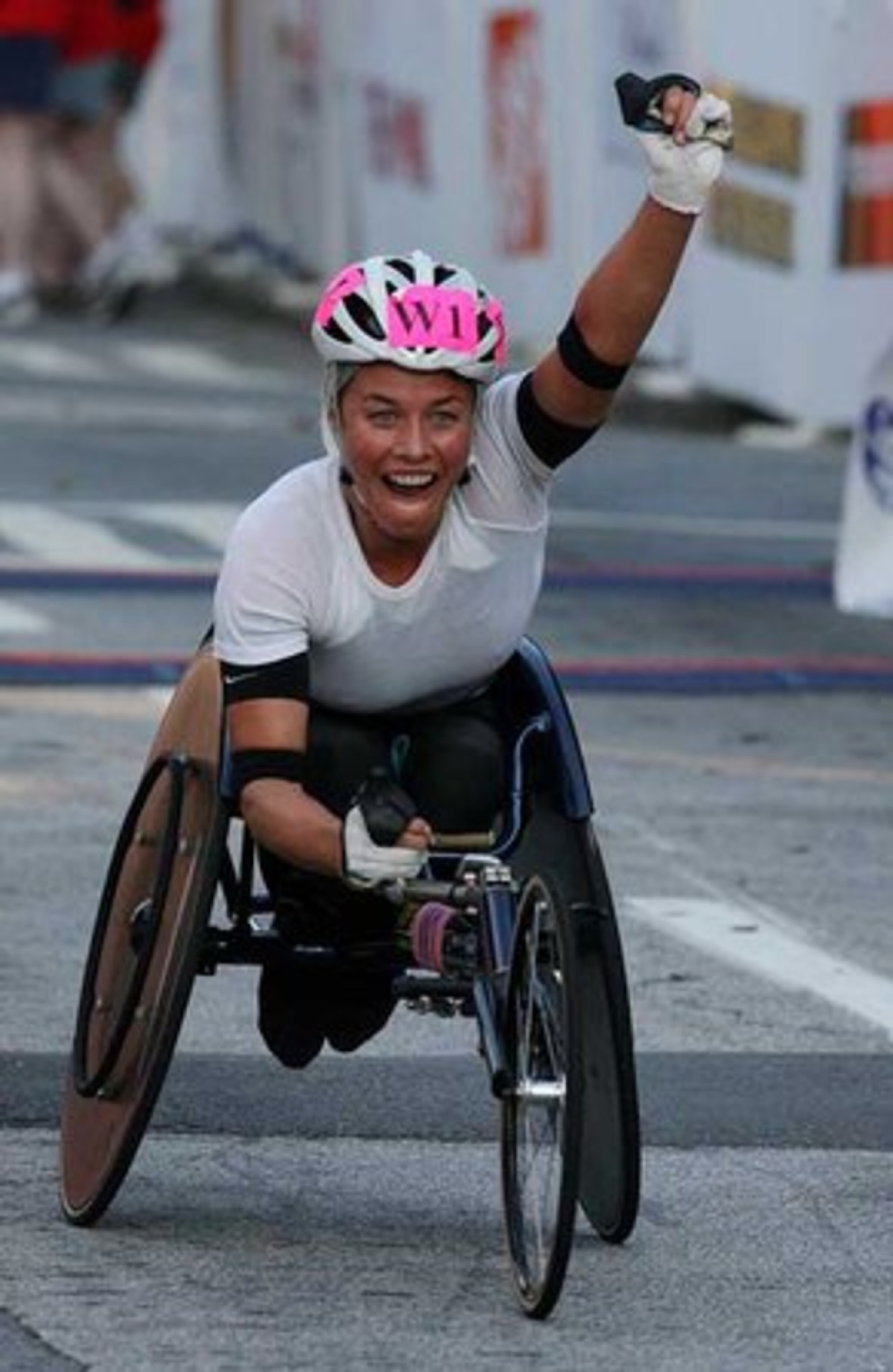 Edith Hunkeler, also of Switzerland, won the women's wheelchair division. She is now a five-time Peachtree winner.