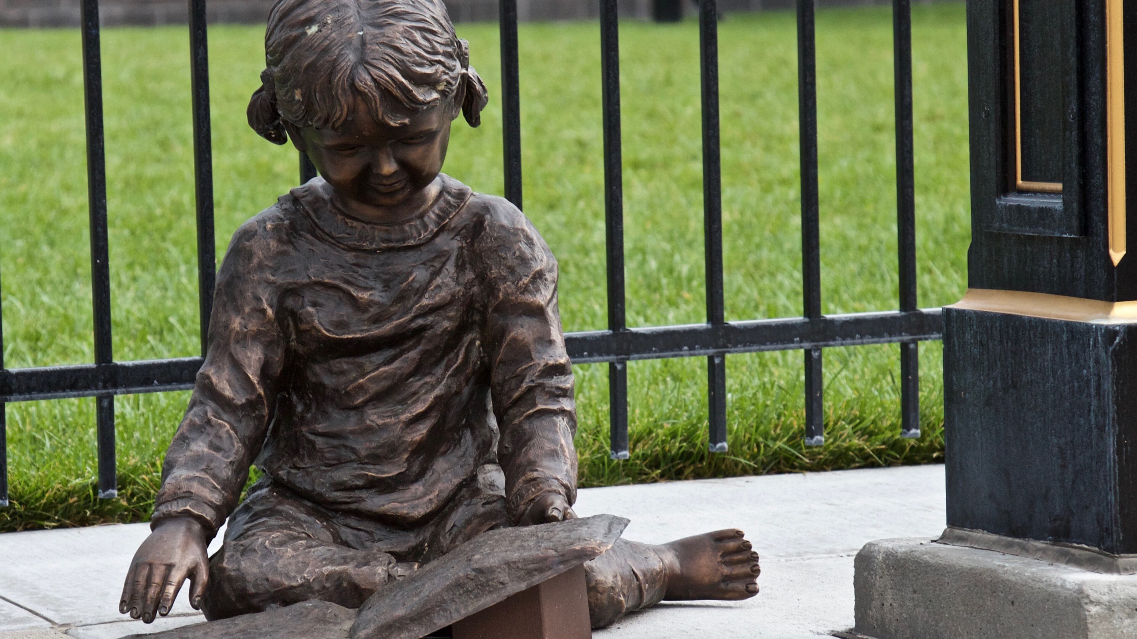 Concordia, Kan., is putting up several statues of orphans like this one of a young Miriam Zitur, who rode the rails from New York City to a new home. (Bruce N. Meyer/Chicago Tribune/TNS)