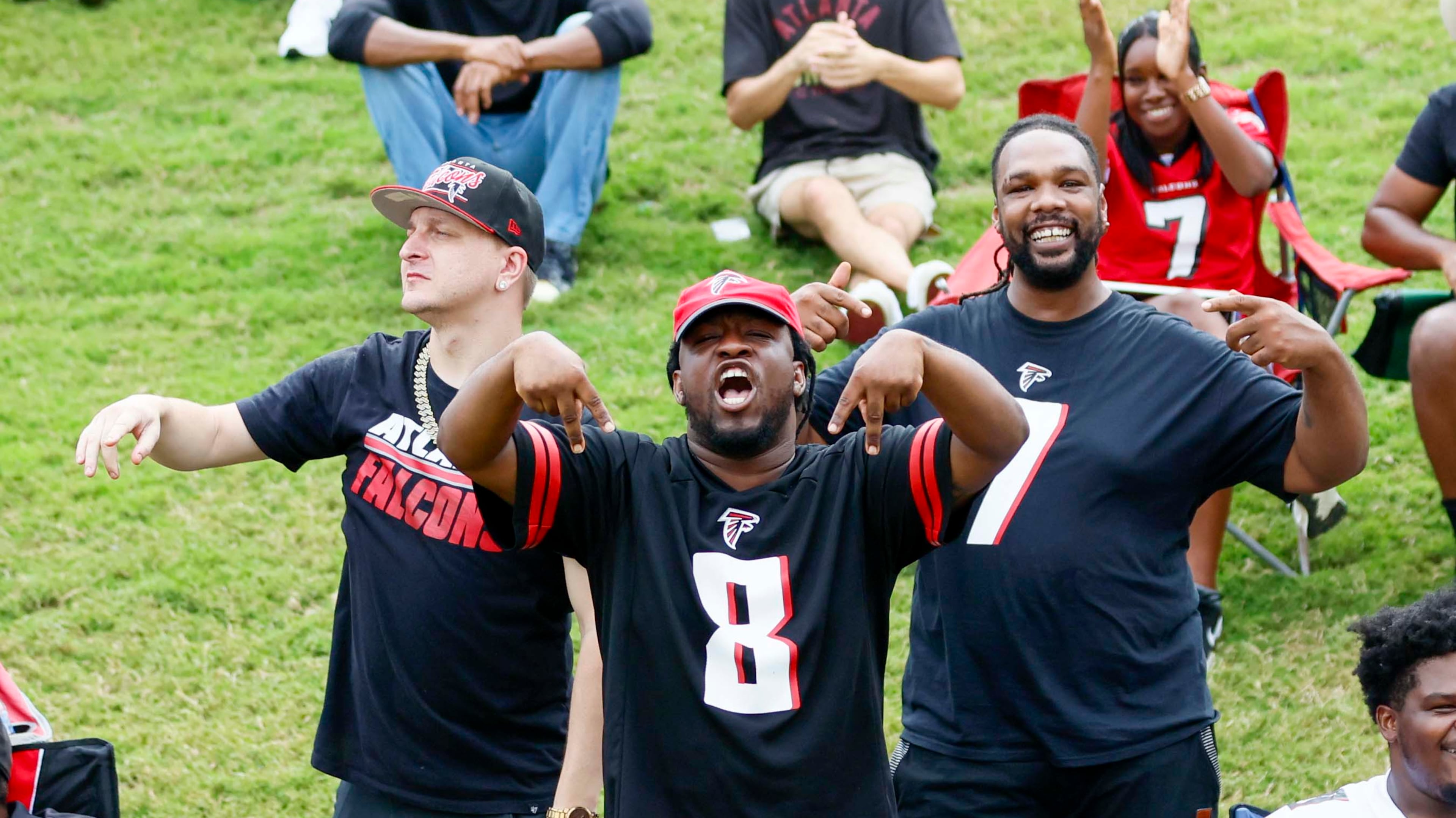 Atlanta Falcons fans react after a play during the Atlanta Falcons’ joint practice with the Tennessee Titans at the Falcons Practice Facility in Flowery Branch on Tuesday, August 12, 2025. (Miguel Martinez/ AJC)
