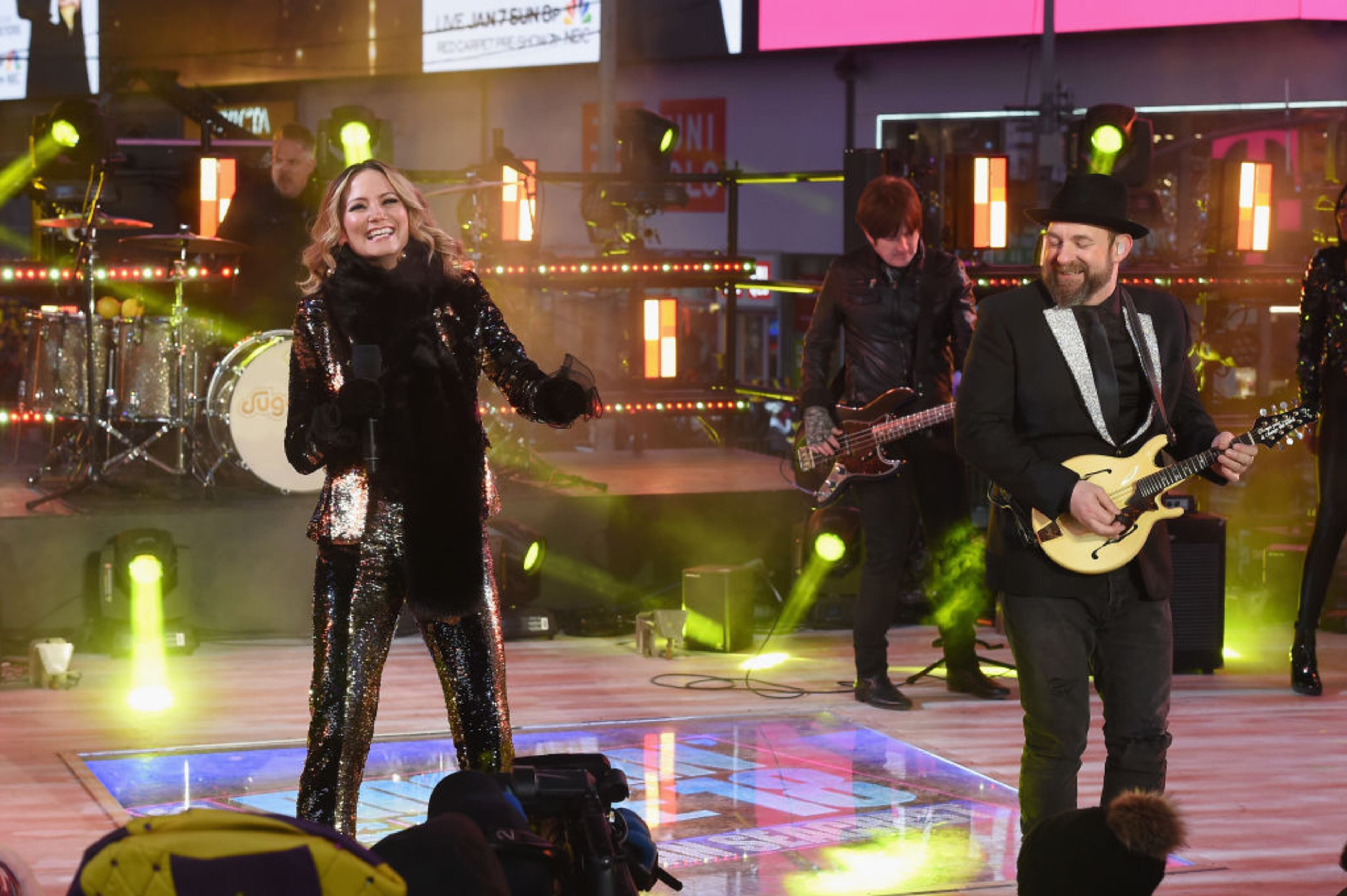 NEW YORK, NY - DECEMBER 31: Sugarland performs at the Dick Clark's New Year's Rockin' Eve with Ryan Seacrest 2018 on December 31, 2017 in New York City. (Photo by Nicholas Hunt/Getty Images for dick clark productions)