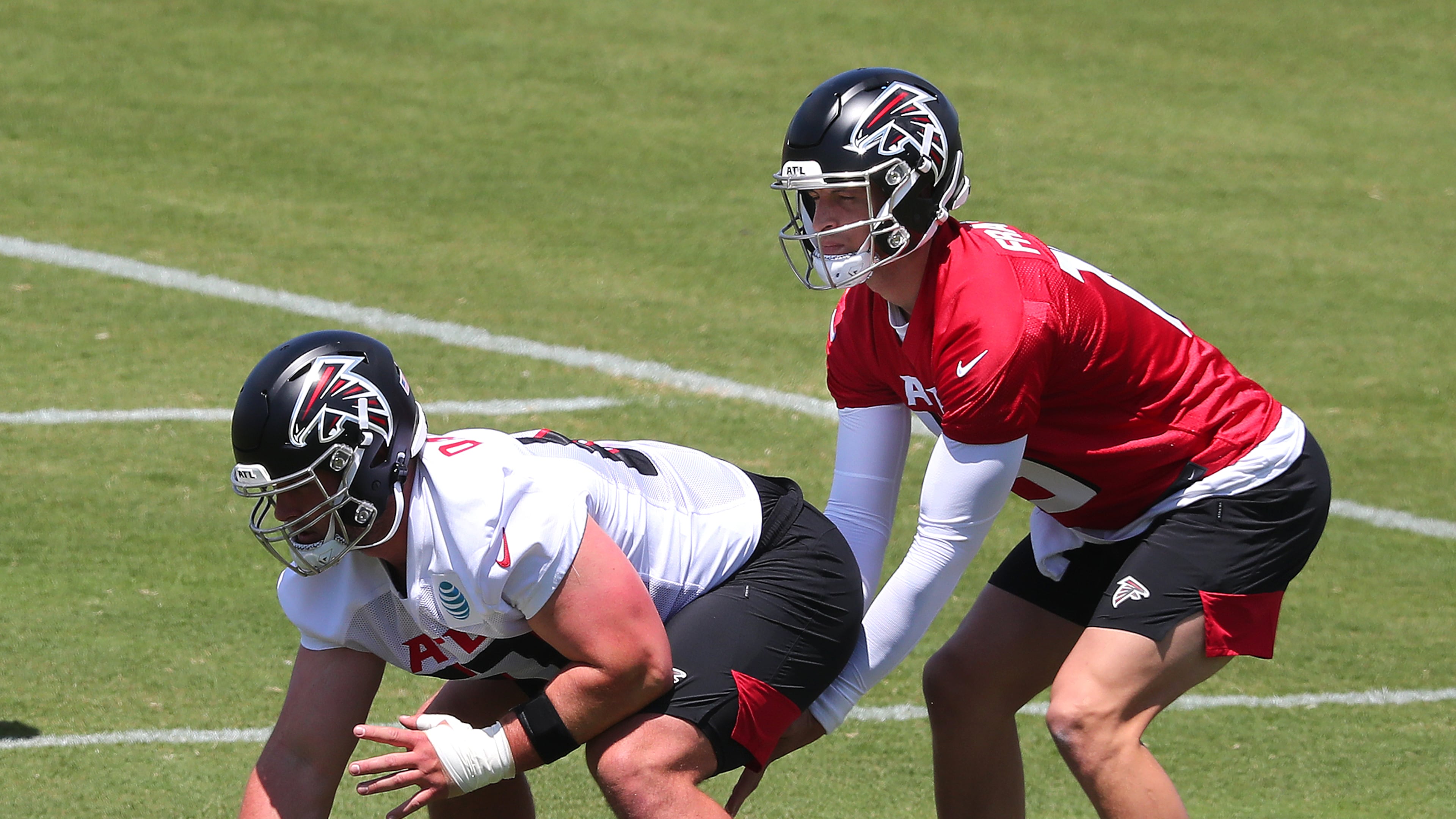 051421 Flowery Branch: Atlanta Falcons offensive lineman Drew Dalman works from center with quarterback Feleipe Franks during rookie minicamp on Friday, May 14, 2021, in Flowery Branch. “Curtis Compton / Curtis.Compton@ajc.com”