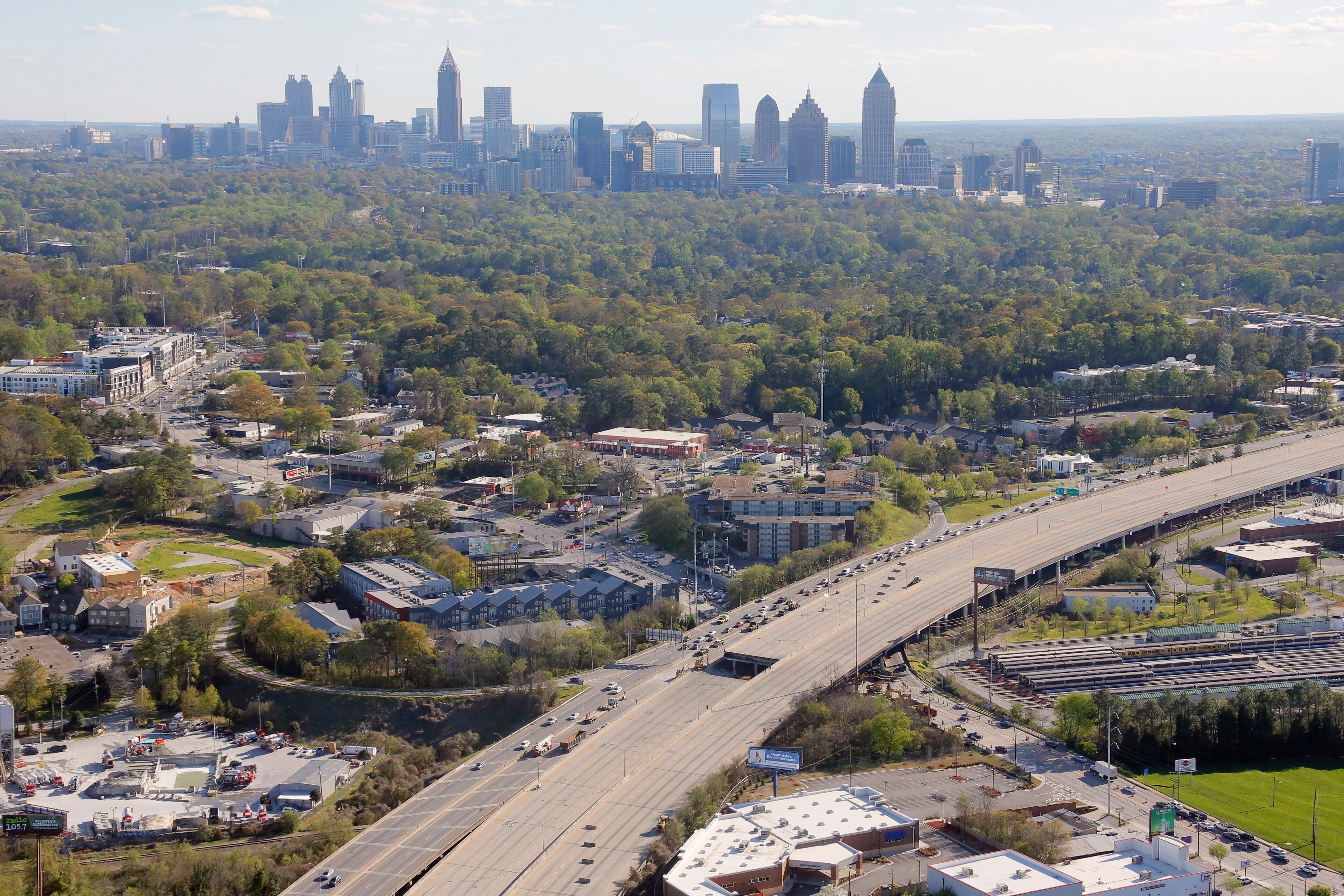 Mar. 31, 2017 - Atlanta - I-85 at rush hour looking south toward downtown over the collapsed section. The Braves open their new stadium the day after a massive fire destroyed a section of I-85 in downtown Atlanta. BOB ANDRES /BANDRES@AJC.COM