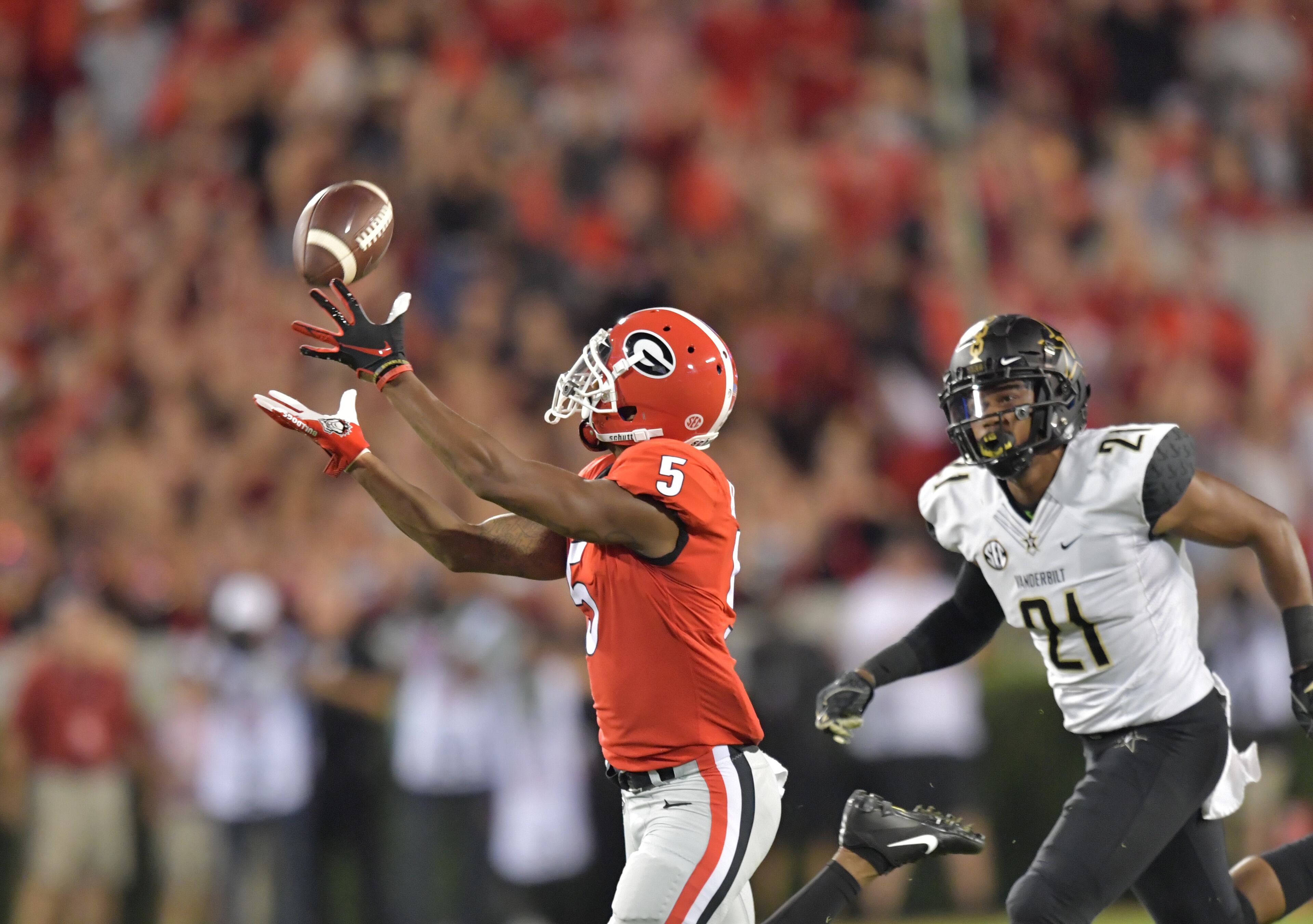 October 6, 2018 Athens - Georgia wide receiver Terry Godwin (5) catches the touchdown pass in the first half during a NCAA college football game at Sanford Stadium in Athens on Saturday, October 6, 2018. HYOSUB SHIN / HSHIN@AJC.COM
